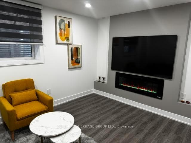 7 Larkfield Crescent Unit 2 photo 4