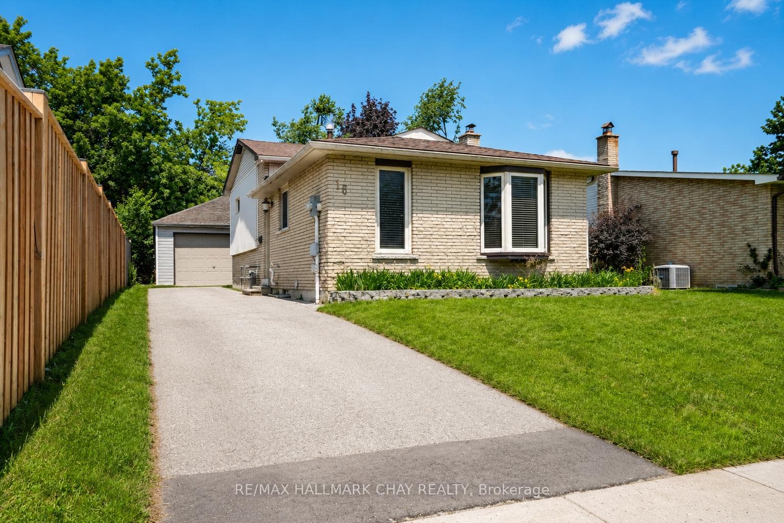 16 Austen Lane photo 1