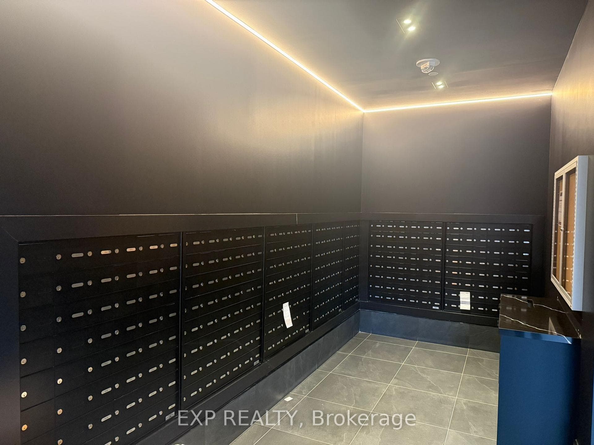 270 Dufferin Street Unit 404 photo 19