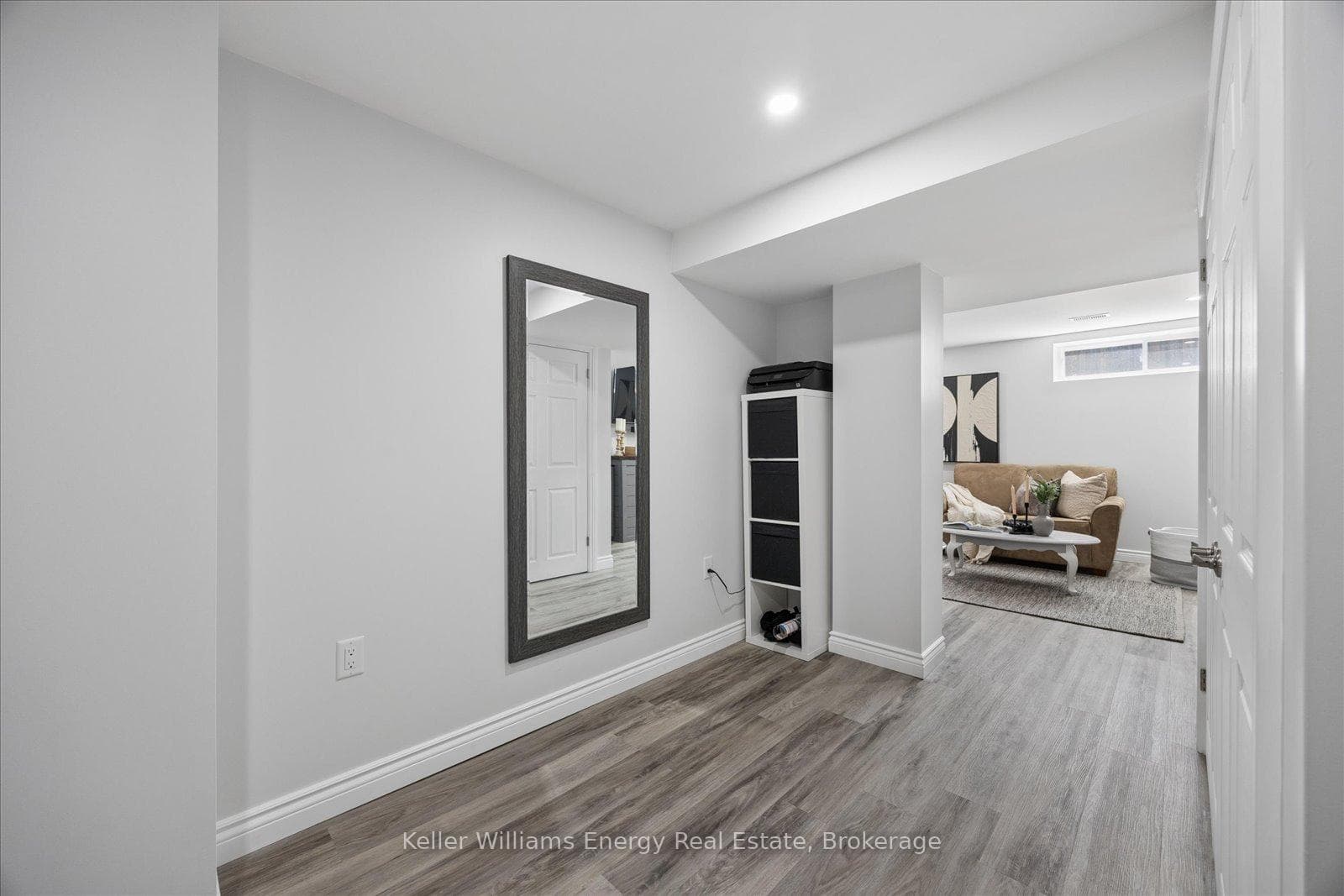 744 Glengrove Street photo 31