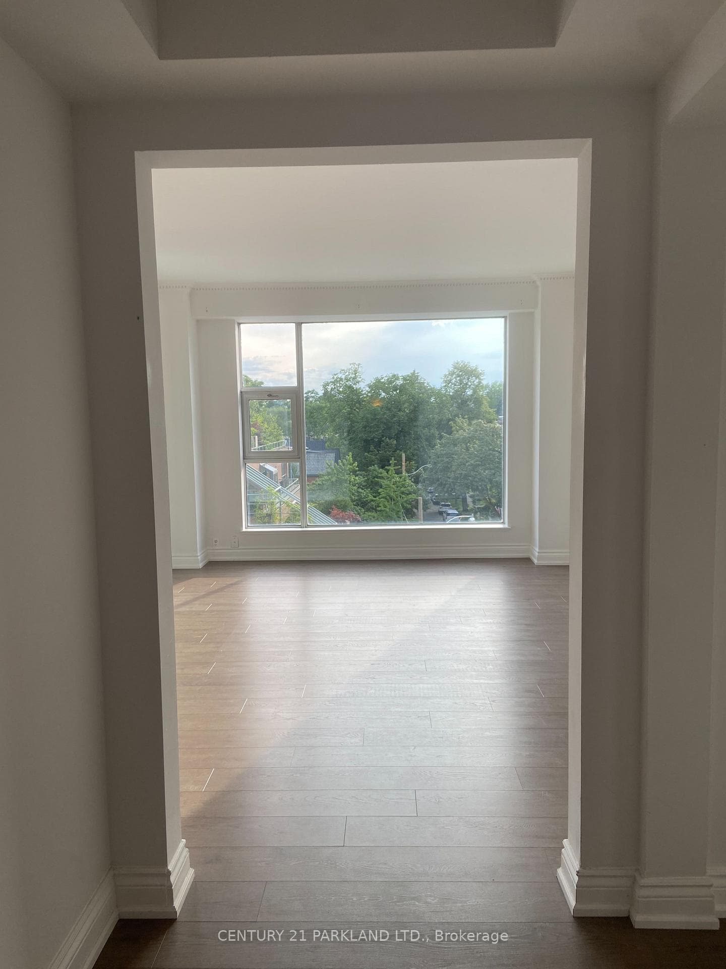77 Avenue Road Unit 401 photo 5