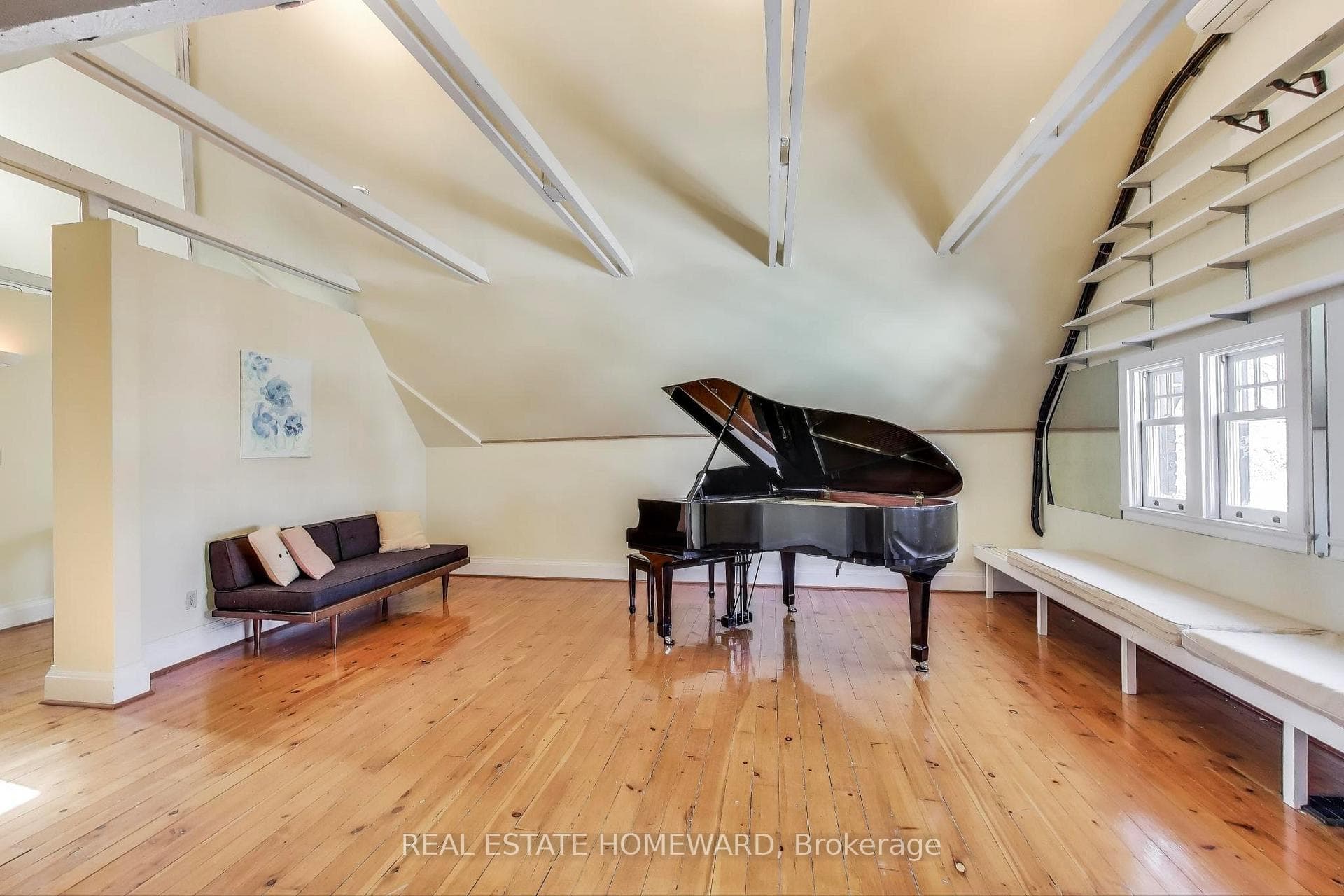 49 Hogarth Avenue photo 26