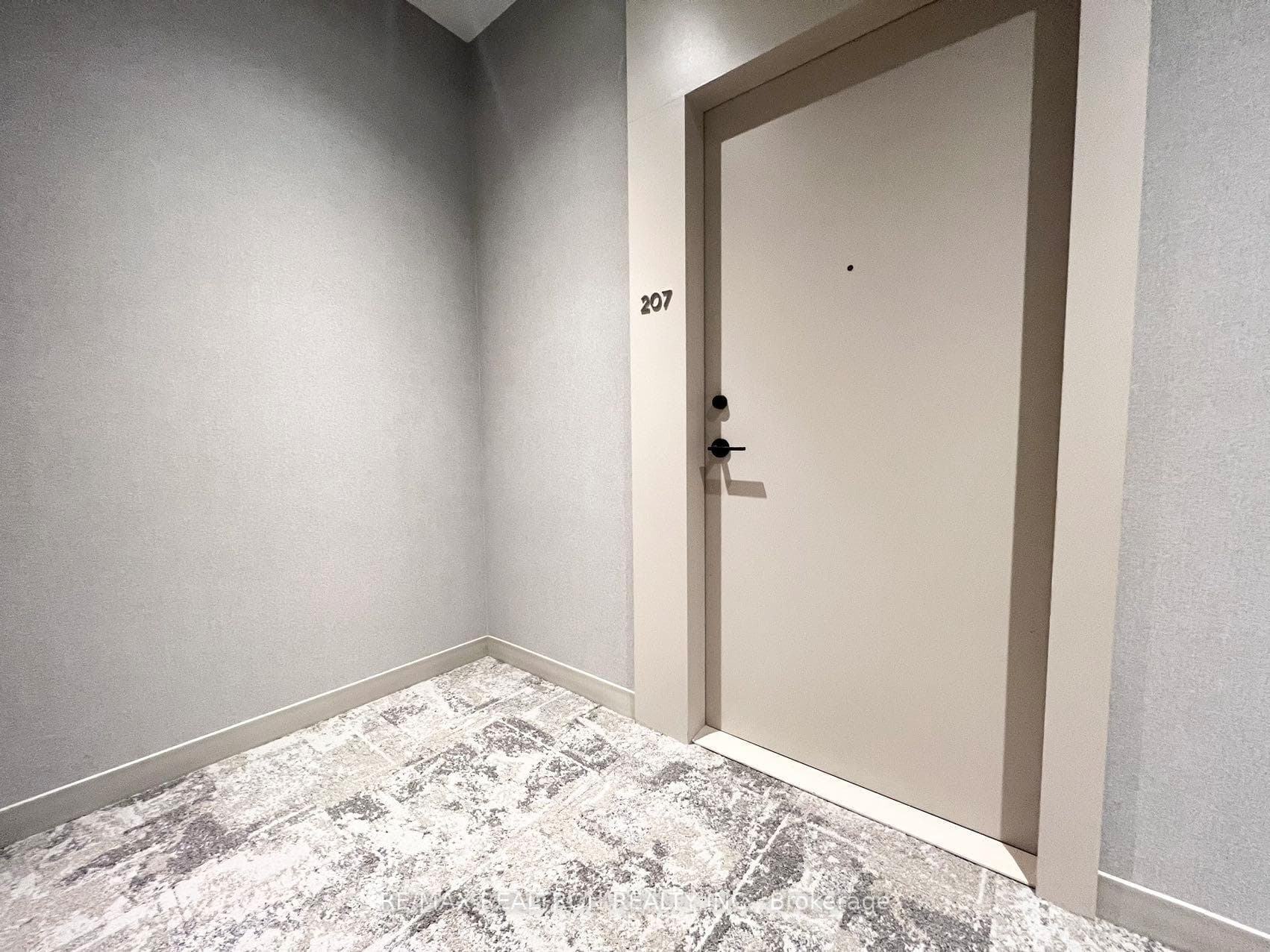 2020 Bathurst Street Unit 207 photo 6