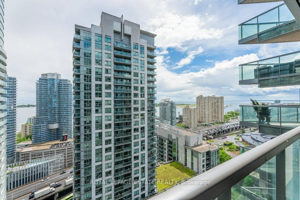 30 Grand Trunk Crescent Unit 3110 photo 16