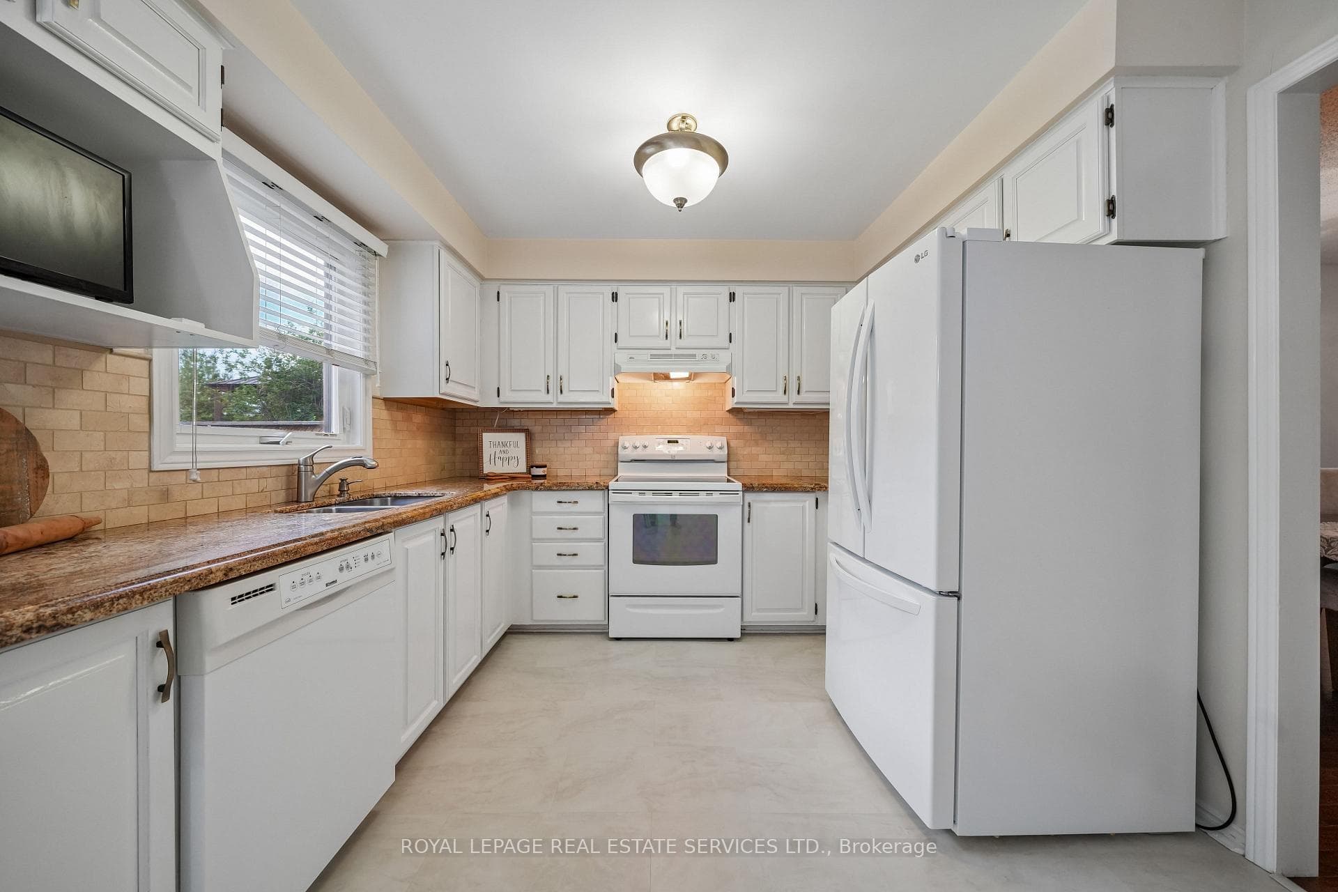 1547 Stoneybrook Trail photo 10
