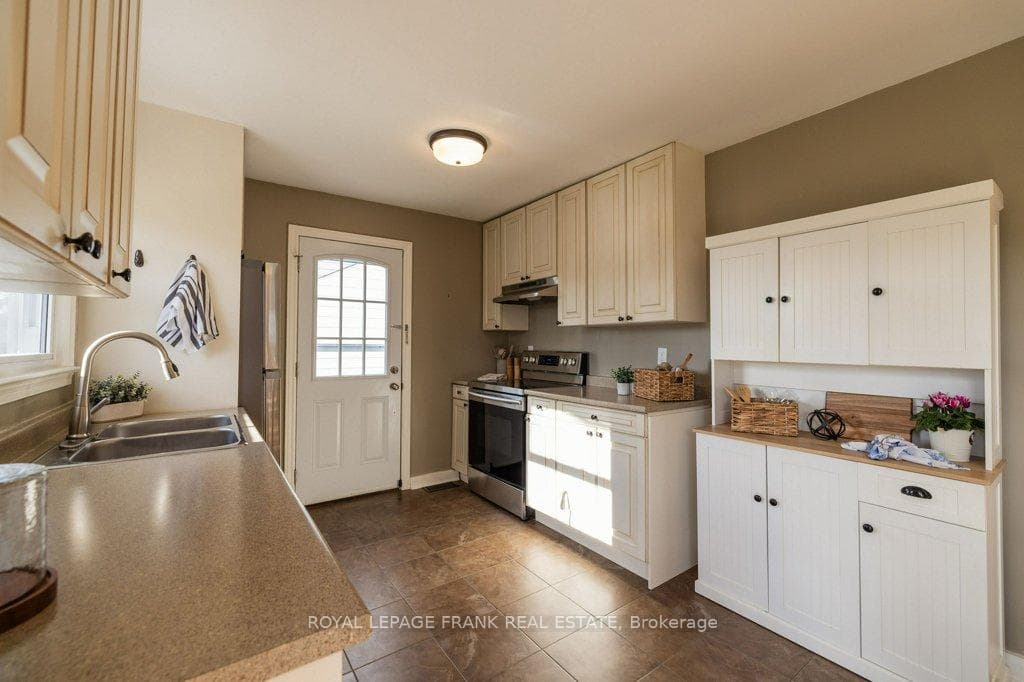 313 Mason Avenue photo 11