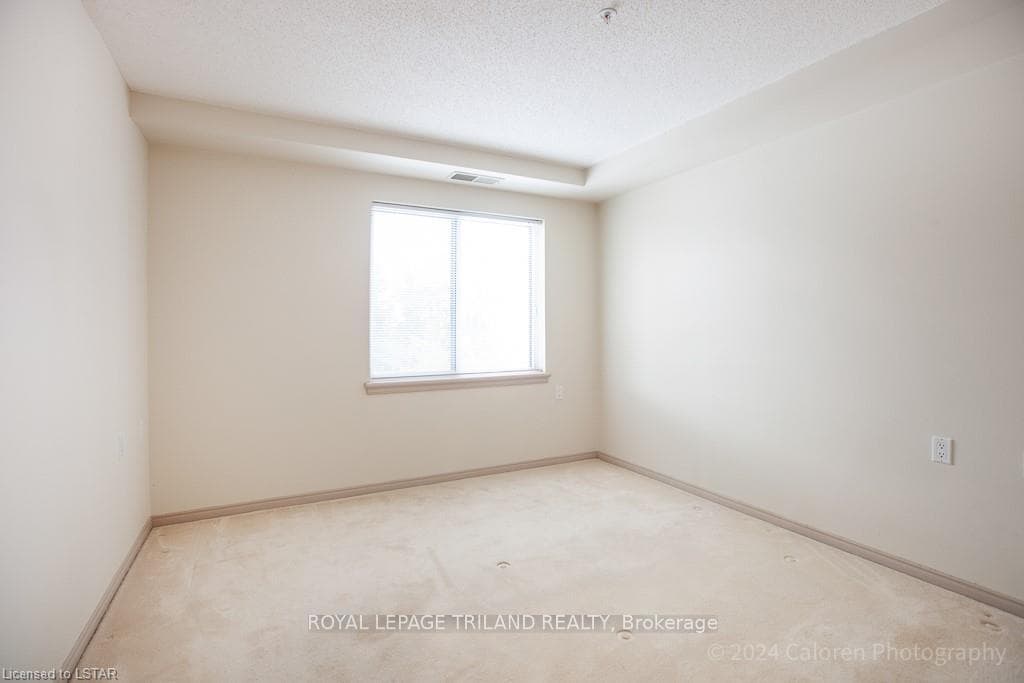 511 Gainsborough Road Unit 304 photo 10