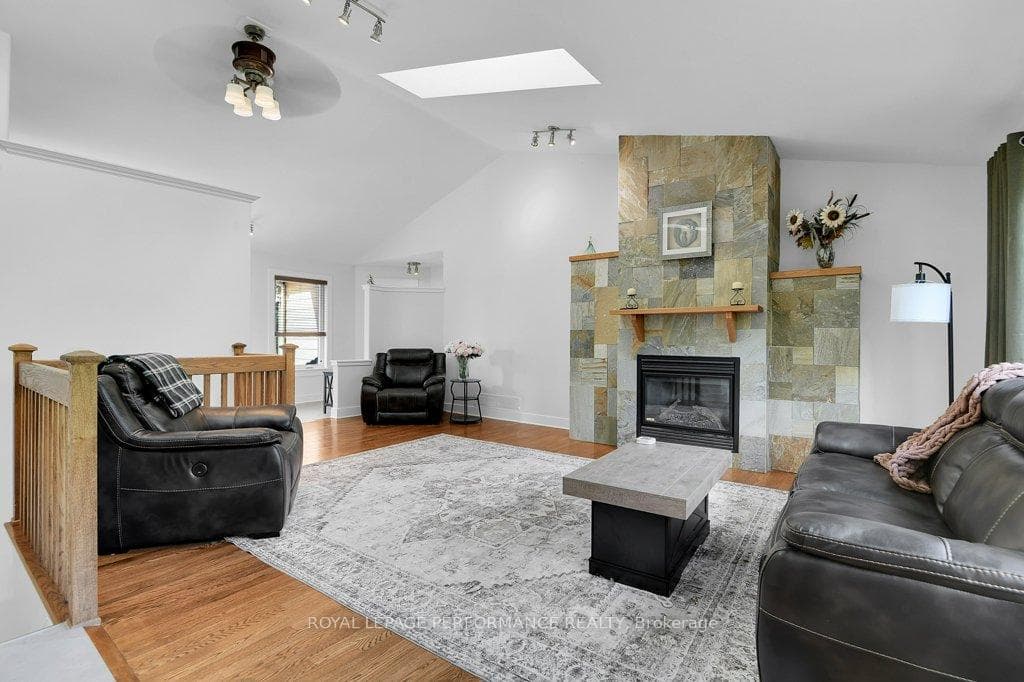8040 Iveson Drive photo 9