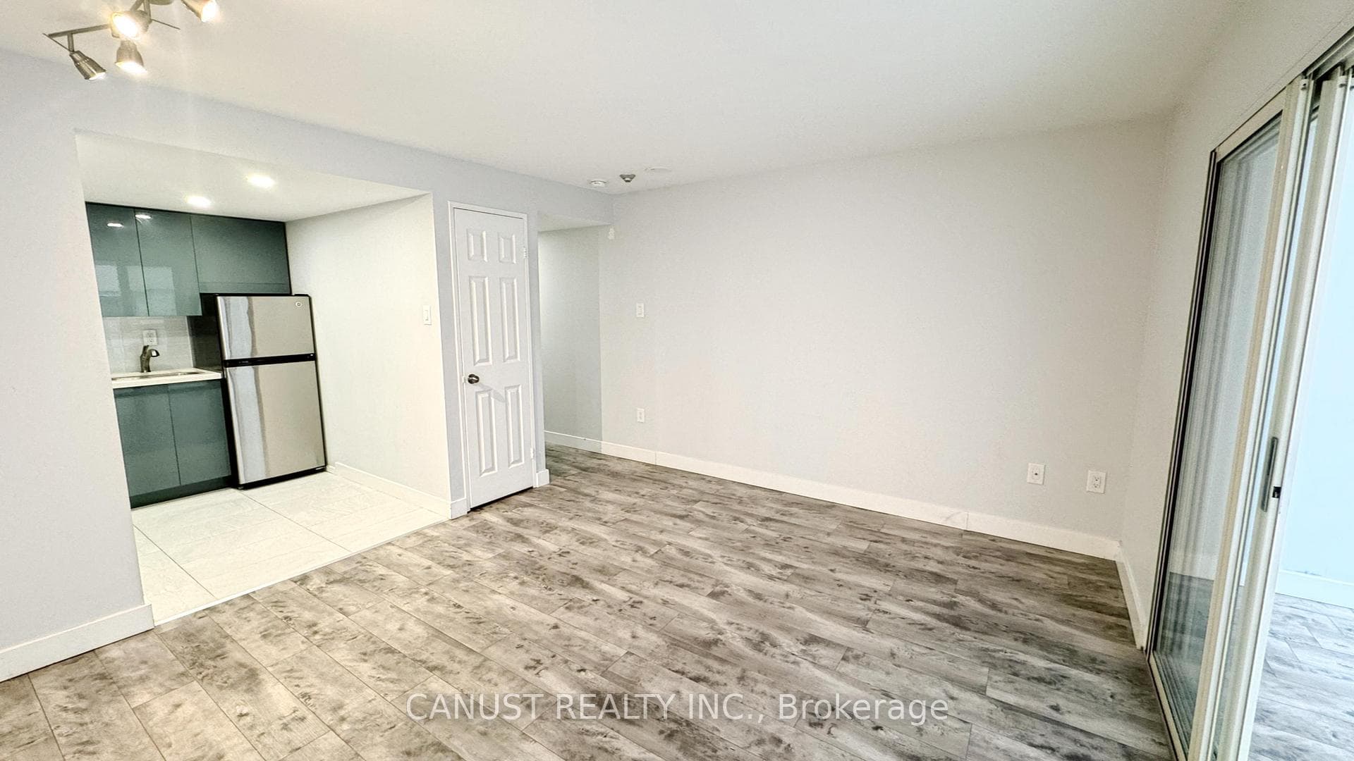 705 King Street Unit 608 photo 3