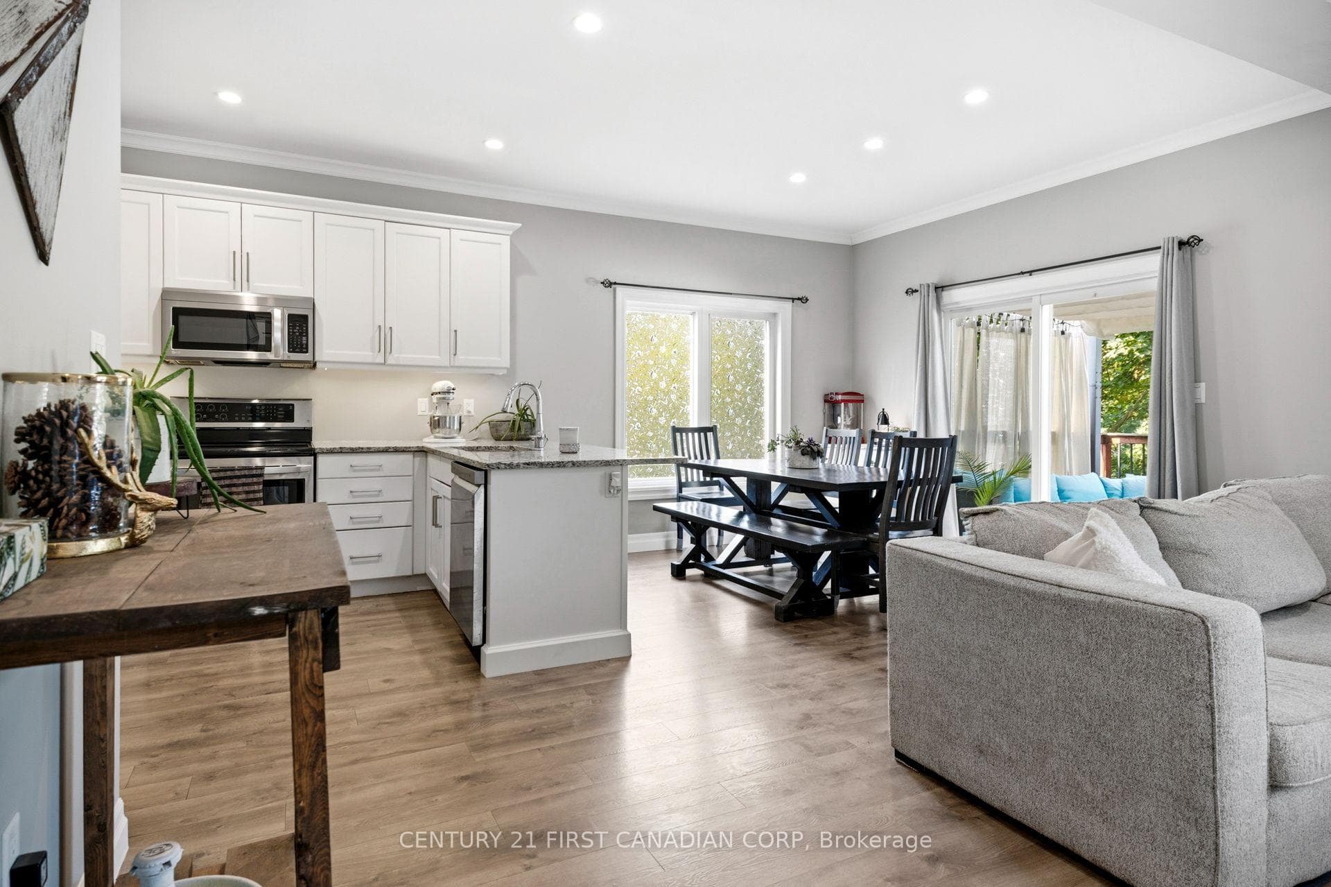 279 Oak Street photo 10