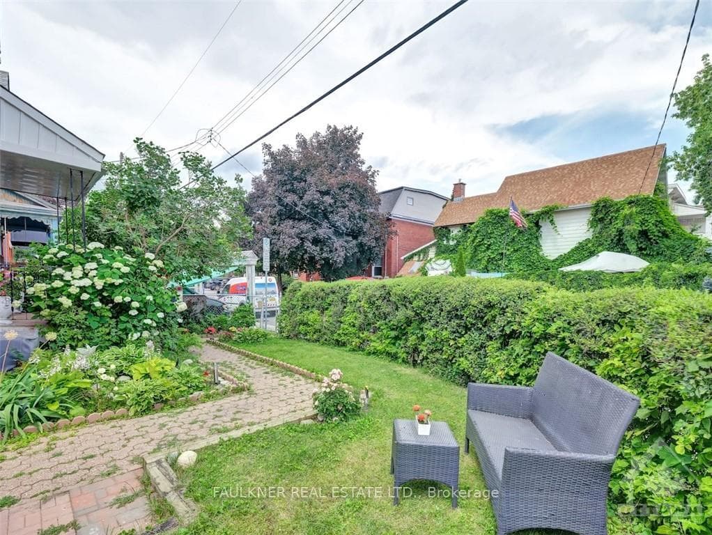 552 BAY Street photo 21