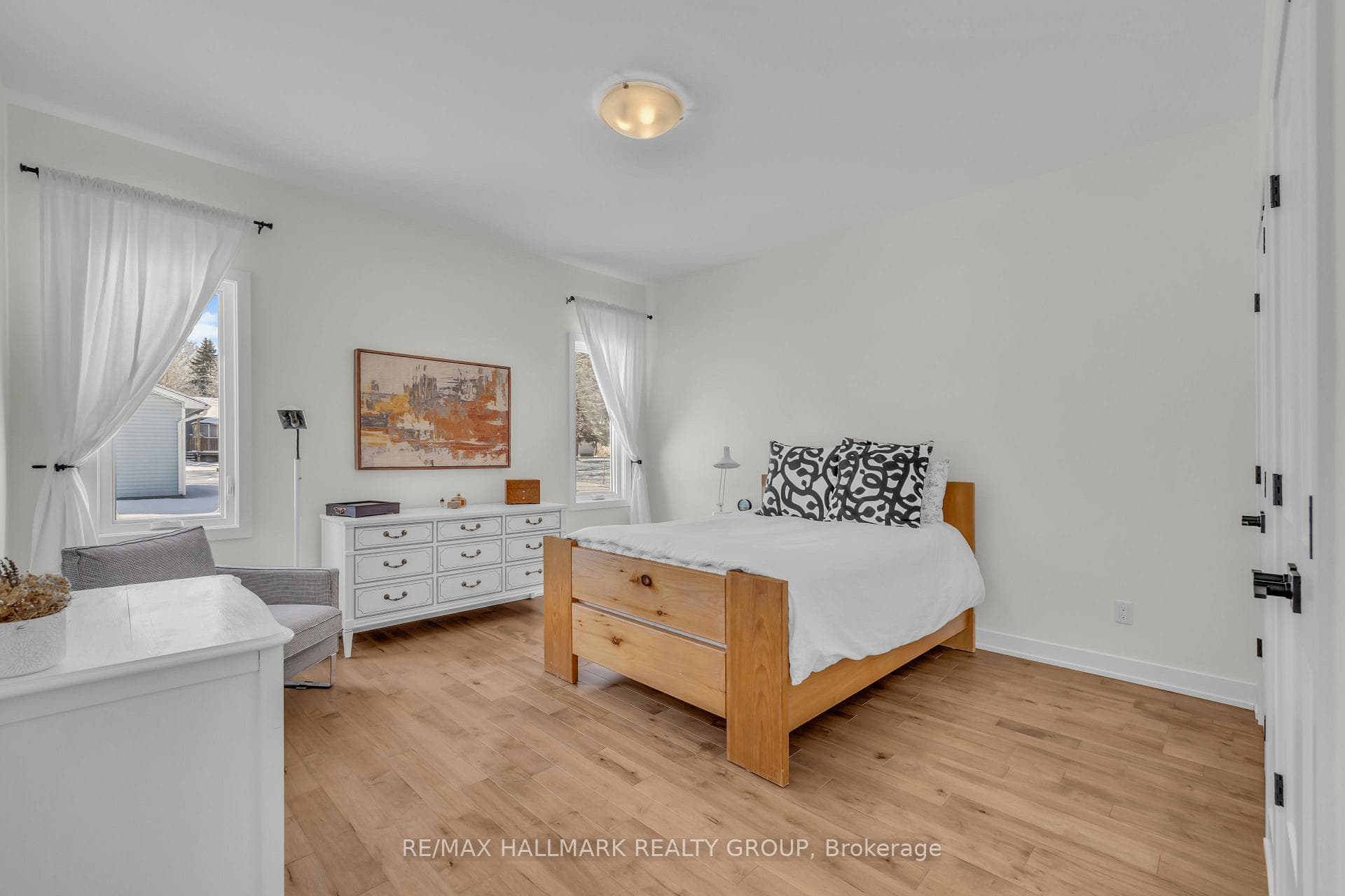 529 Ovana Crescent photo 13
