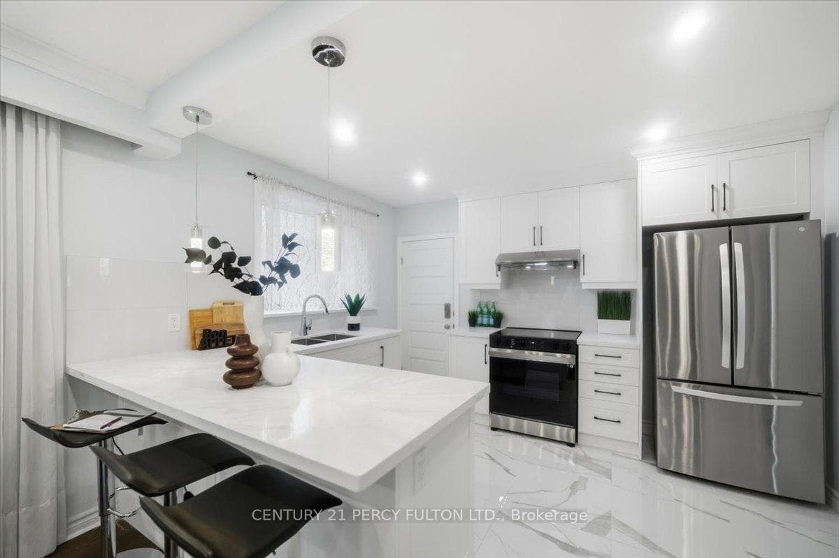 50 Mooregate Ave - kitchen