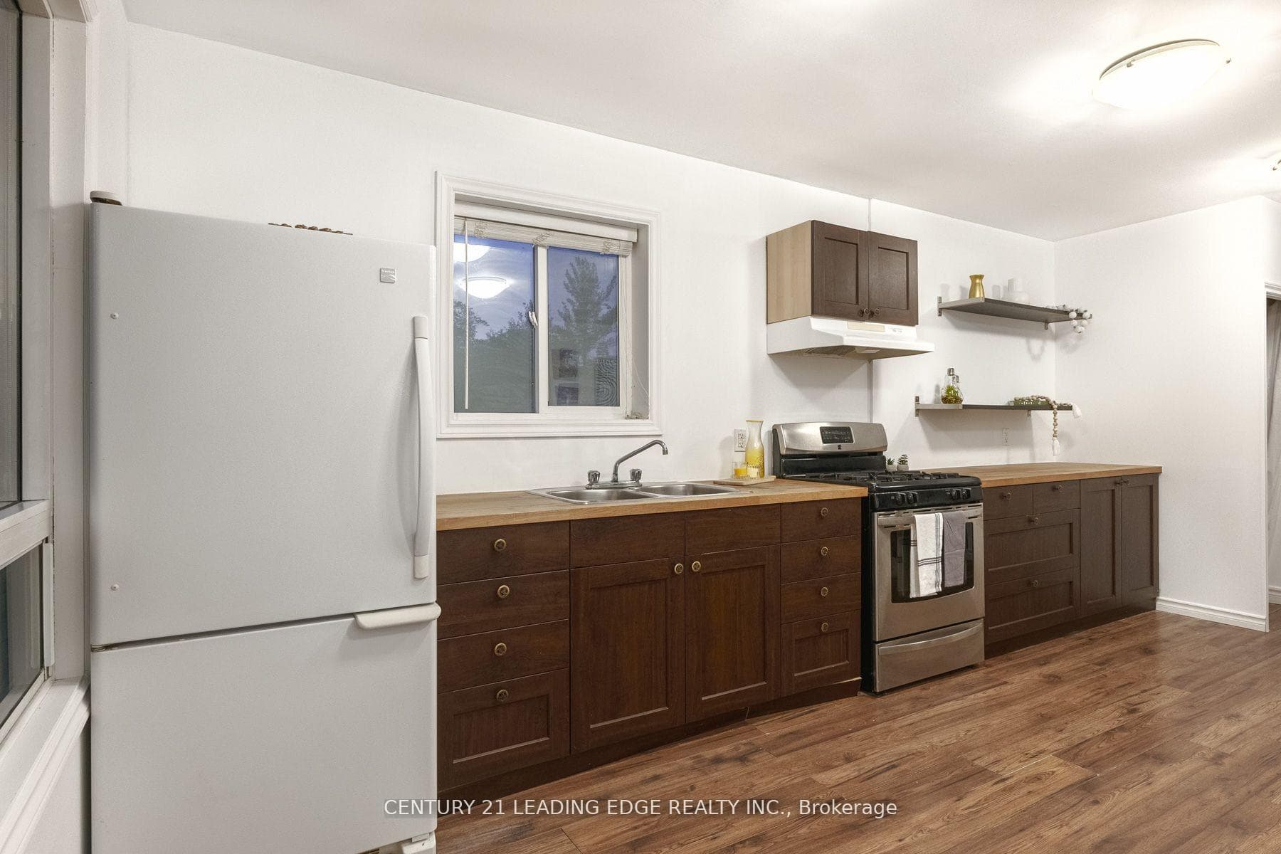 27182 Civic Centre Road Unit Upper photo 11