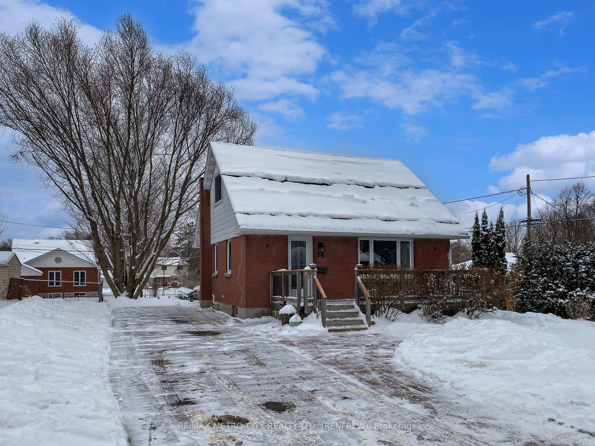 64 Mclean Street photo 2