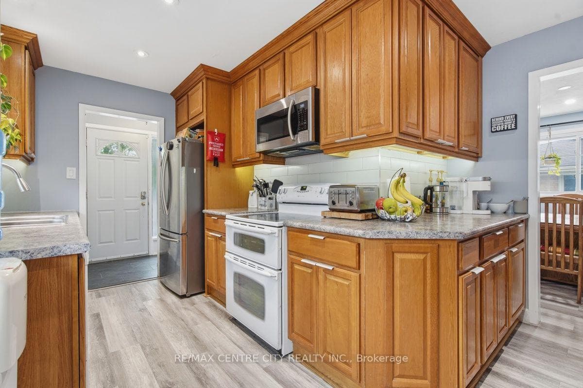 1199 Jalna Boulevard photo 12