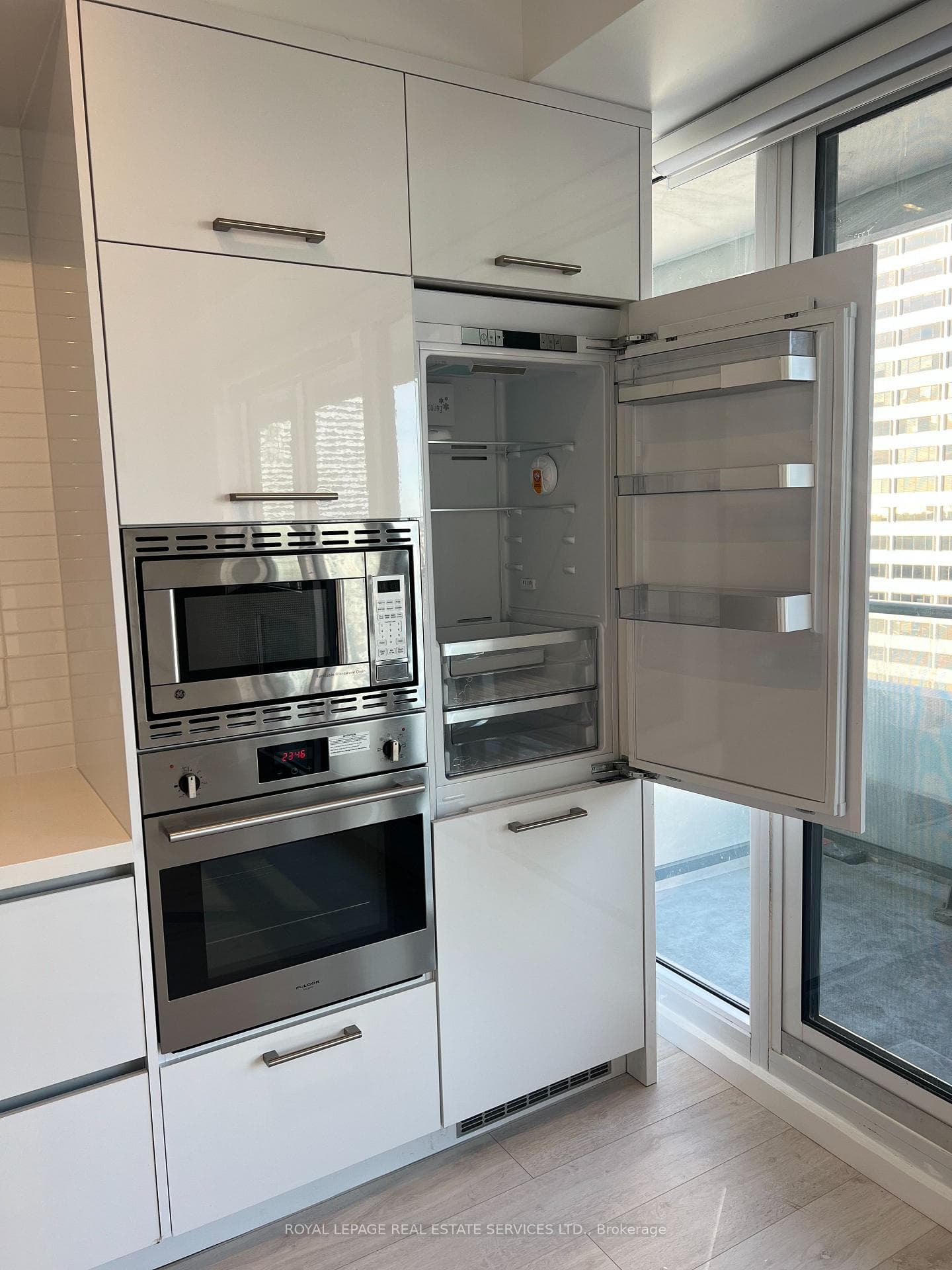 2221 Yonge Street Unit 1911 photo 10
