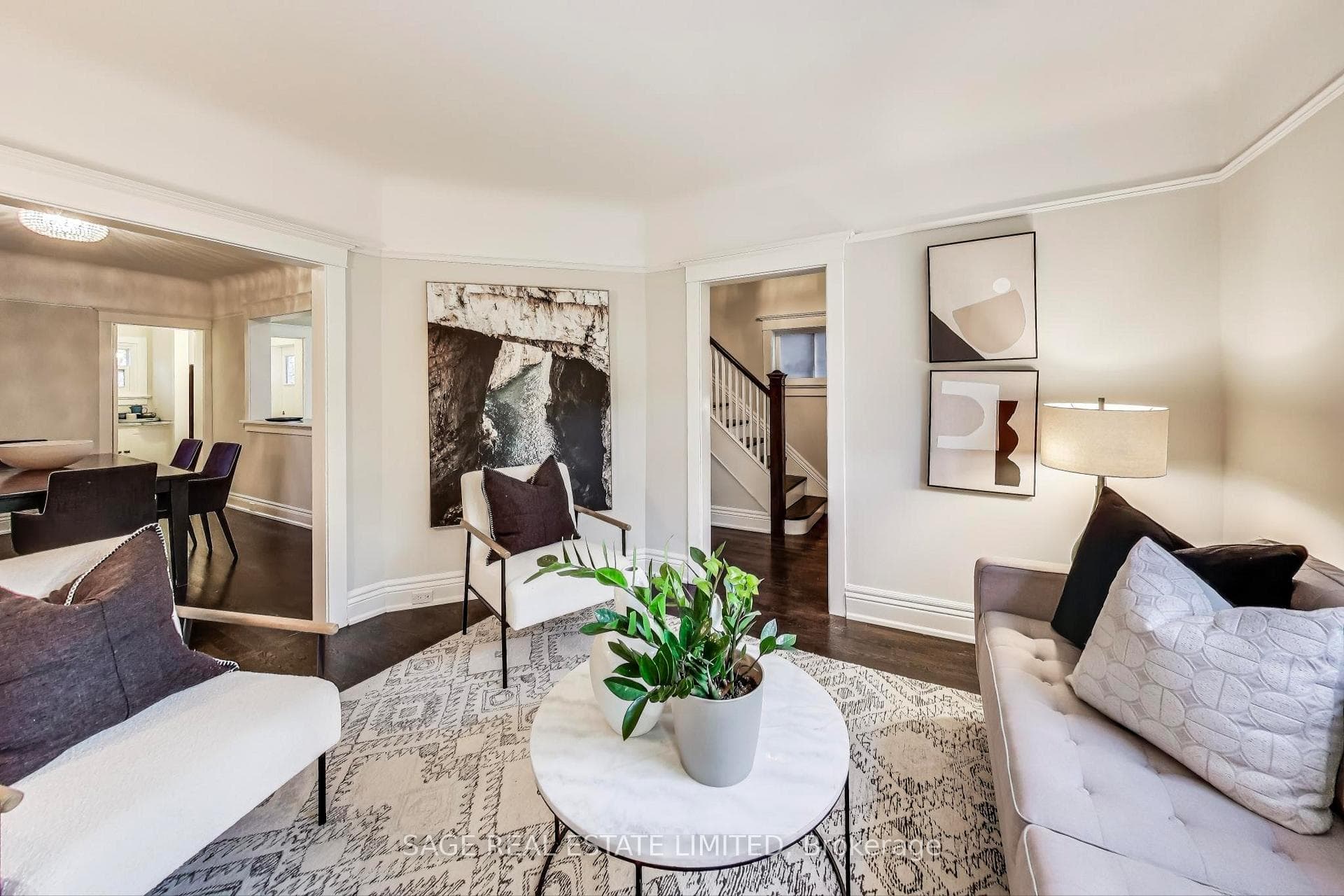 33 Hampton Avenue photo 8