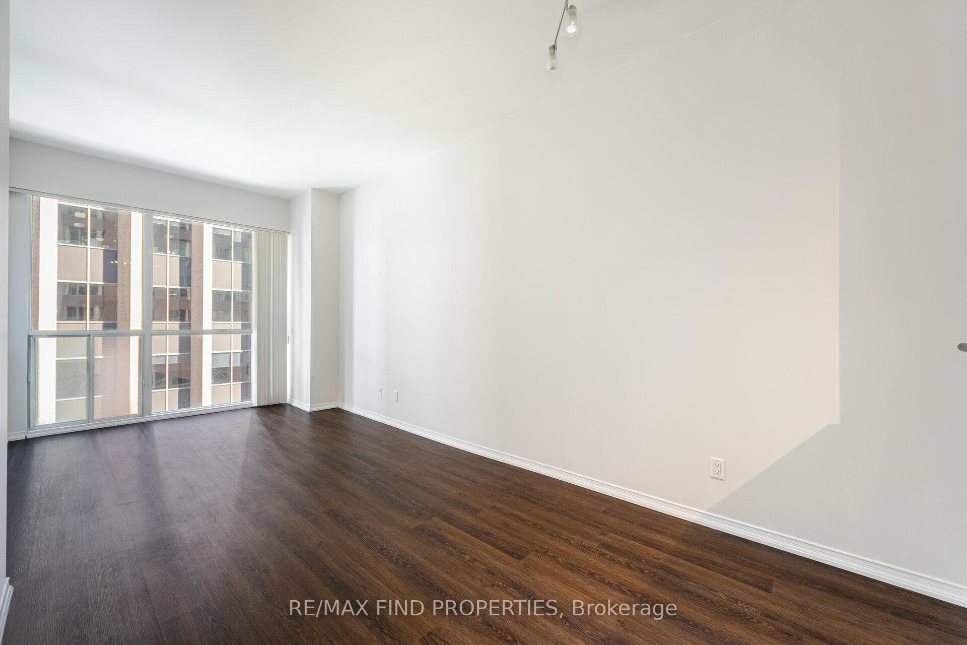 7 King Street Unit 511 photo 9