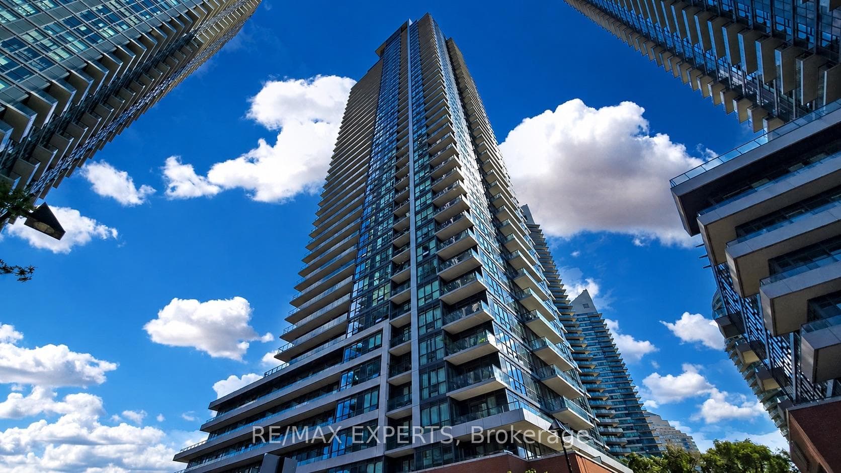 2212 Lakeshore Boulevard Unit 615 photo 1