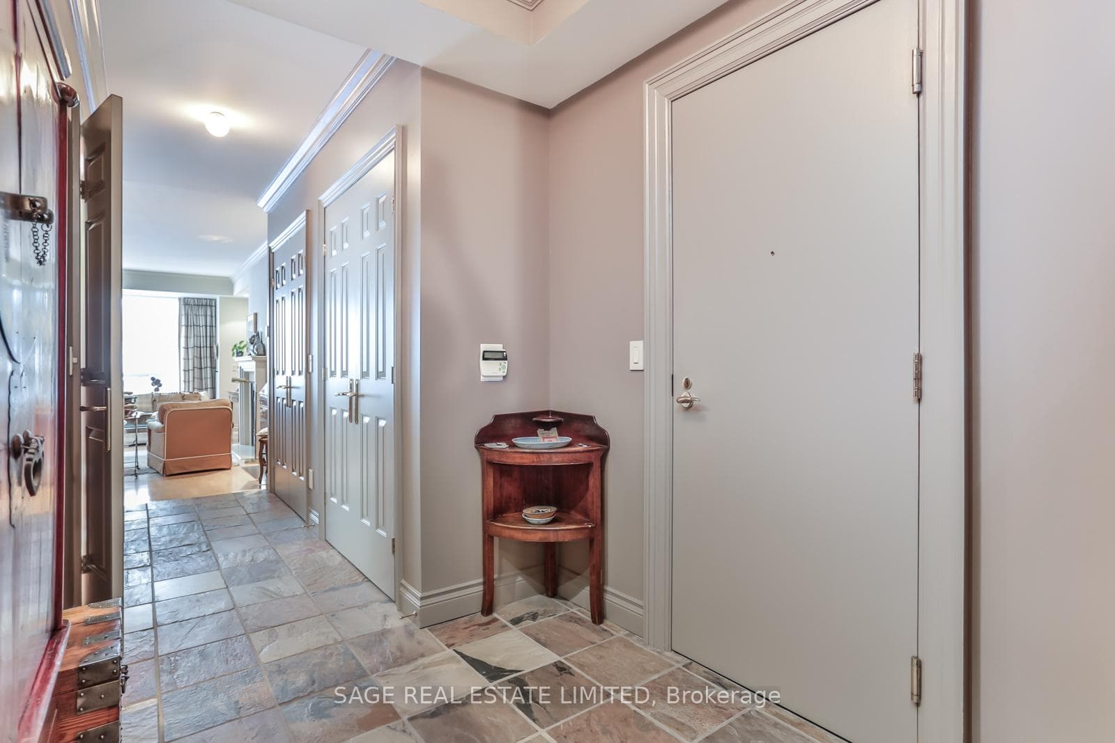 8 Sultan Street Unit 501 photo 3