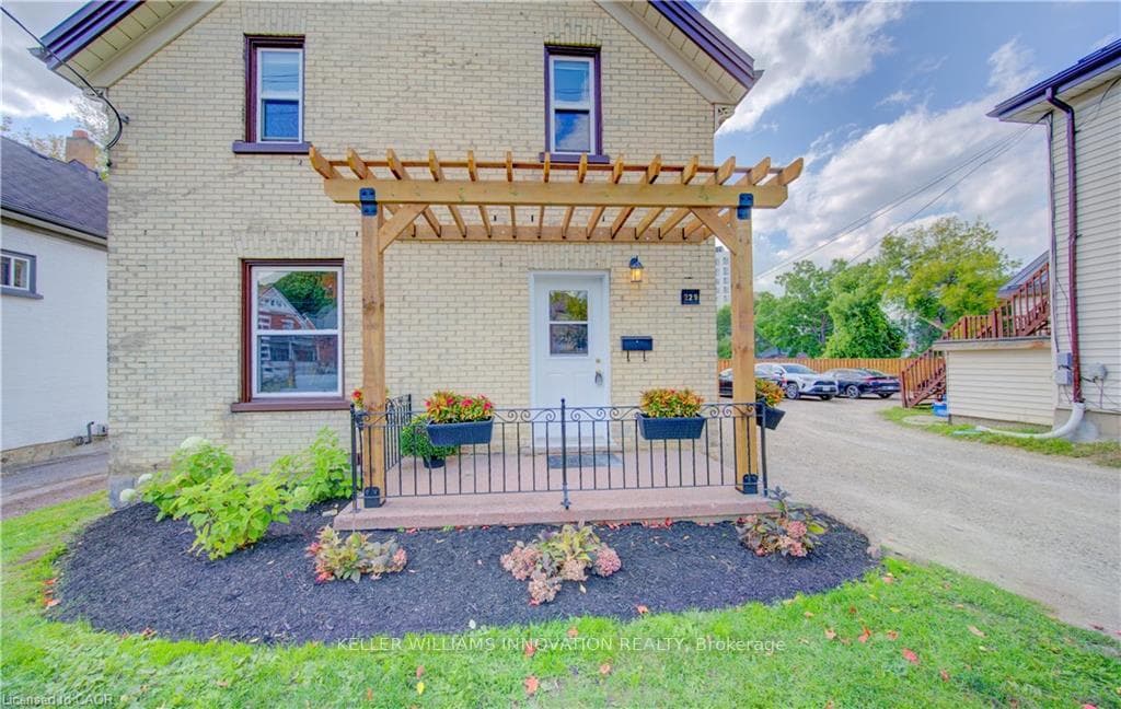 229 Lancaster Street photo 2
