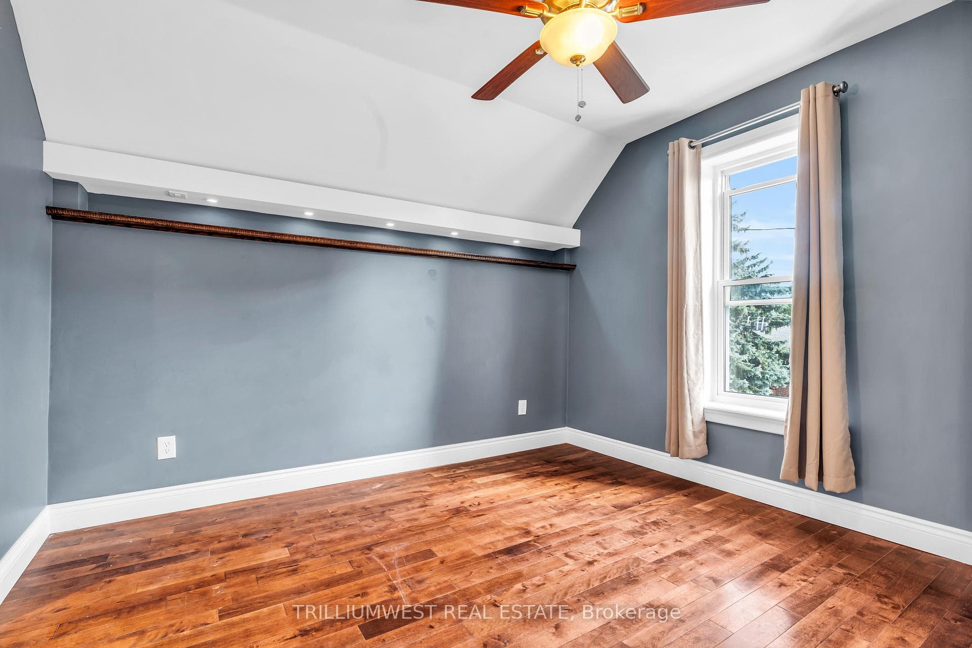 301 Ahrens Street photo 14