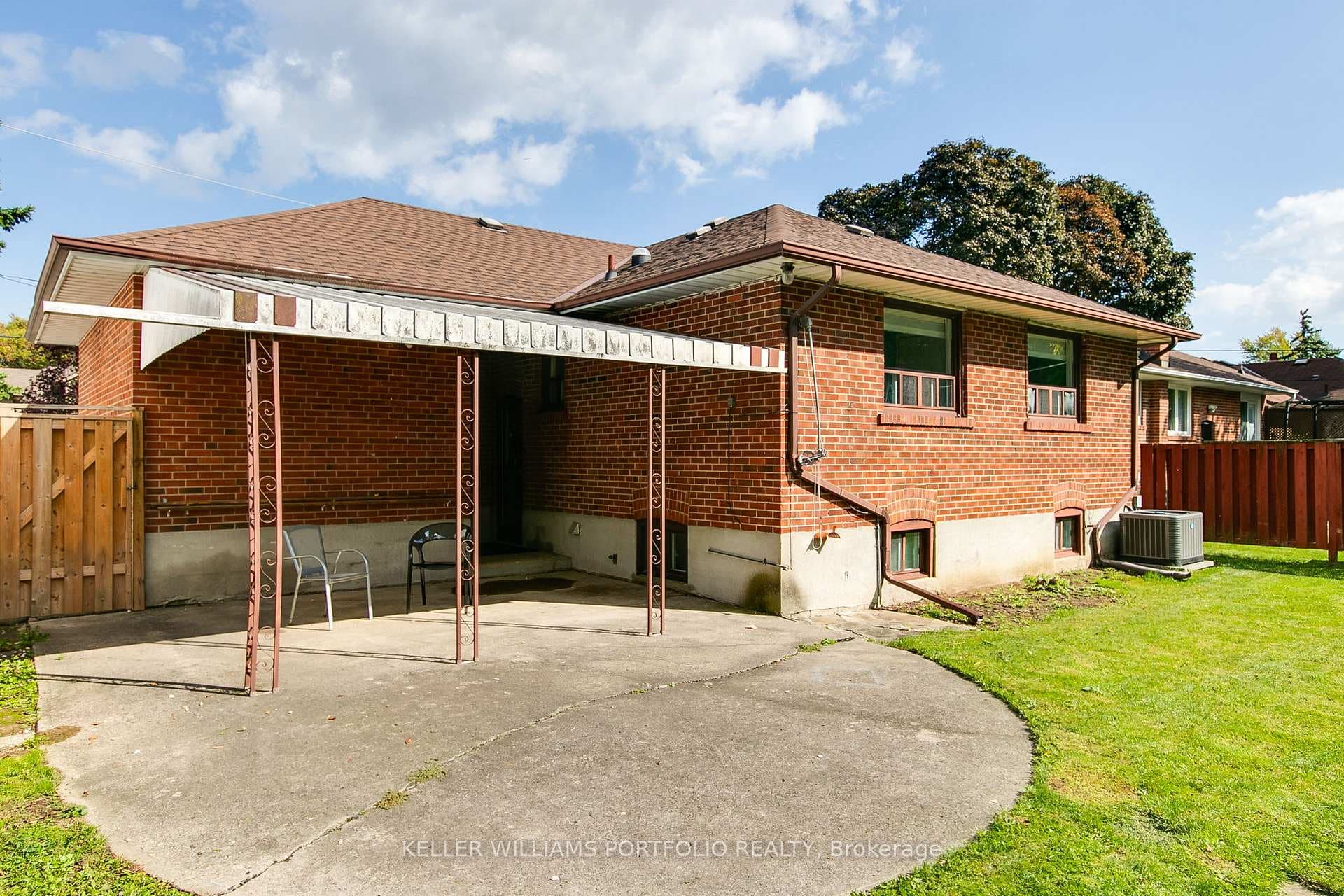 106 Botfield Avenue photo 30