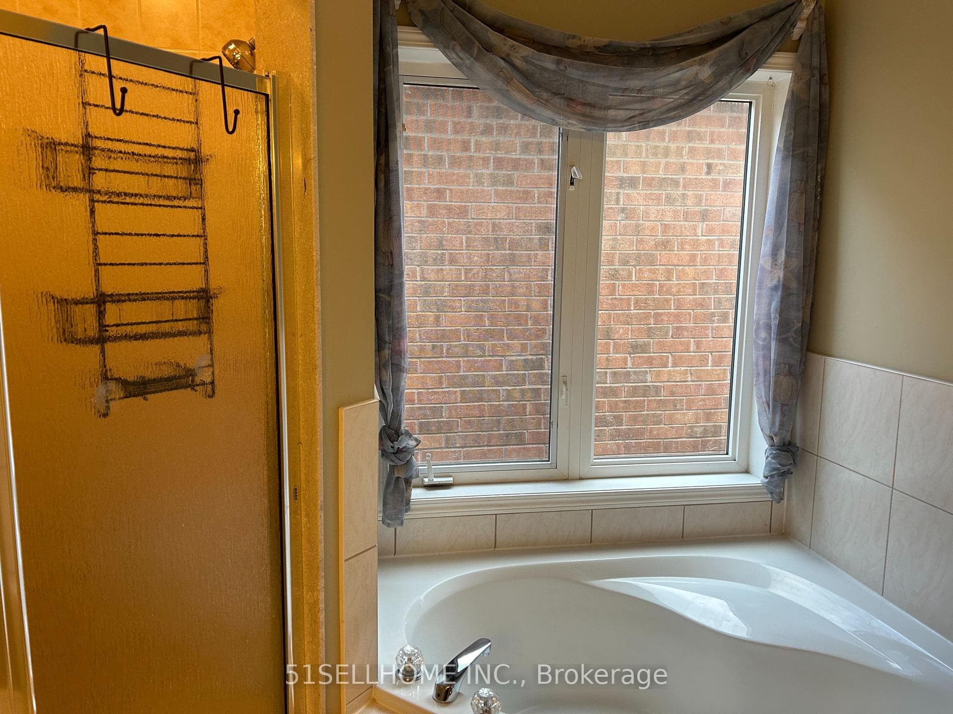 863 McDuffe Crescent photo 17