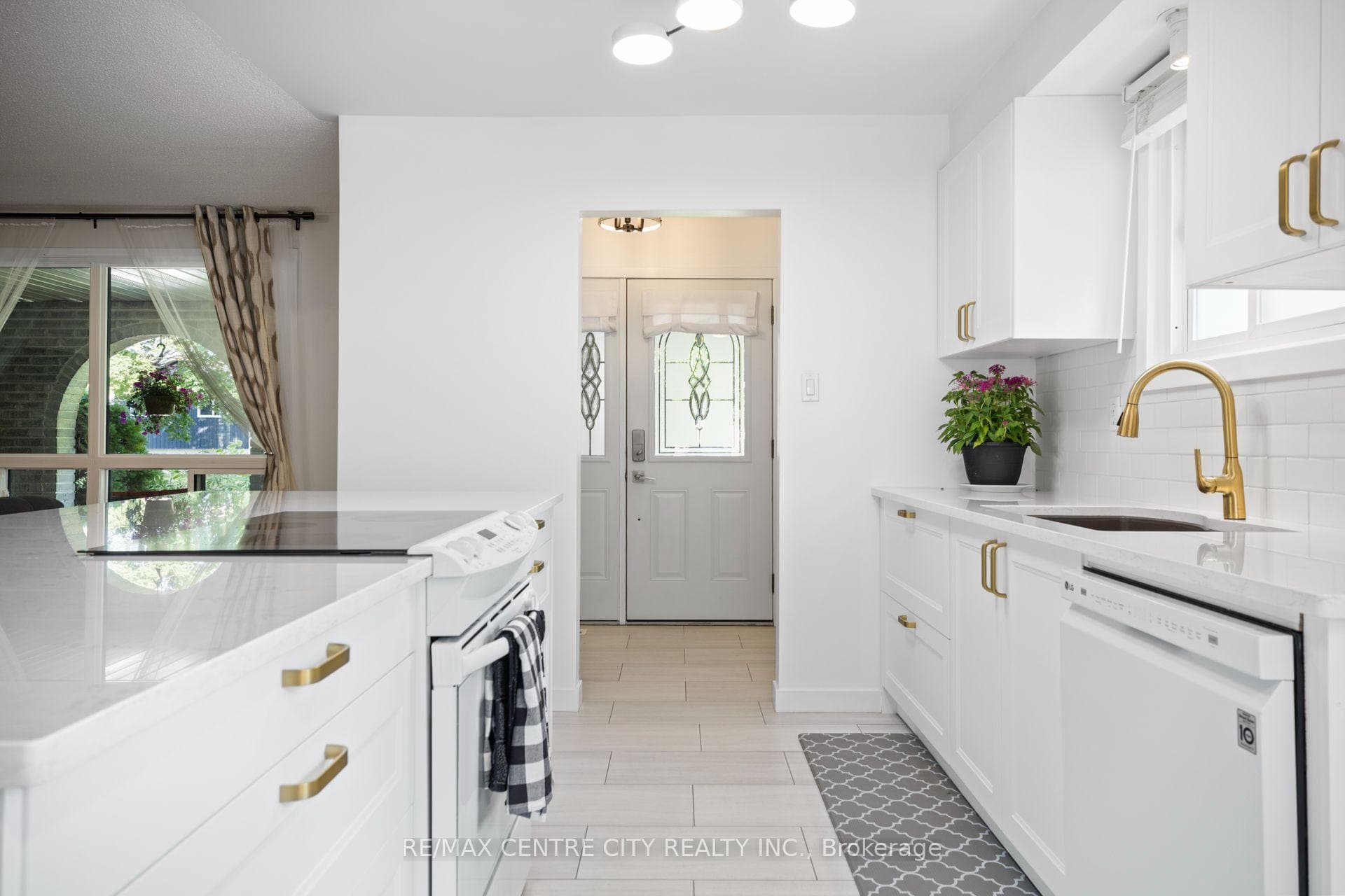 684 Macyoung Drive photo 4