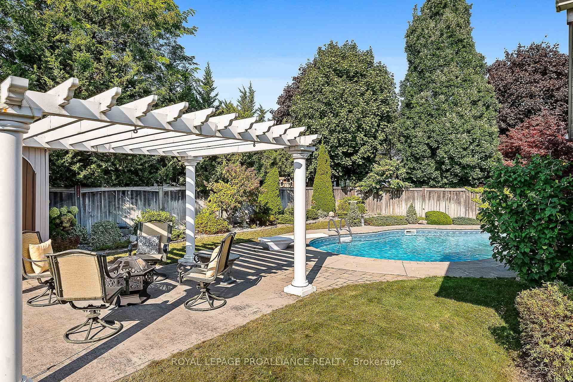 14 Catherine Crescent photo 37