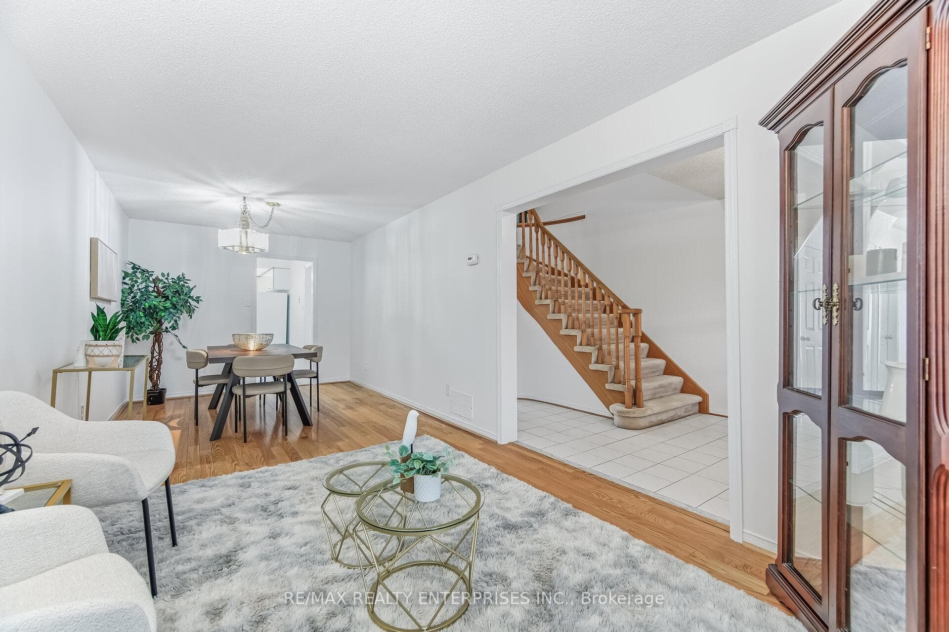 407 Wendron Crescent photo 1