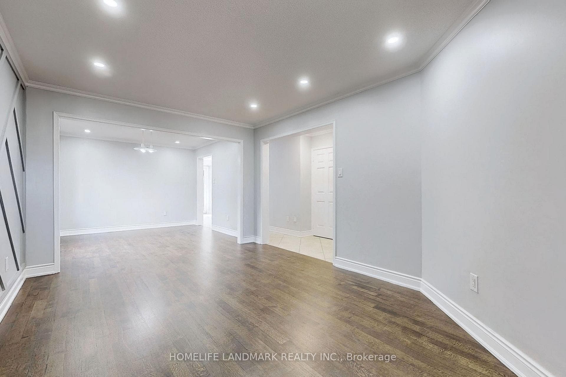 3452 Cherrington Crescent photo 4