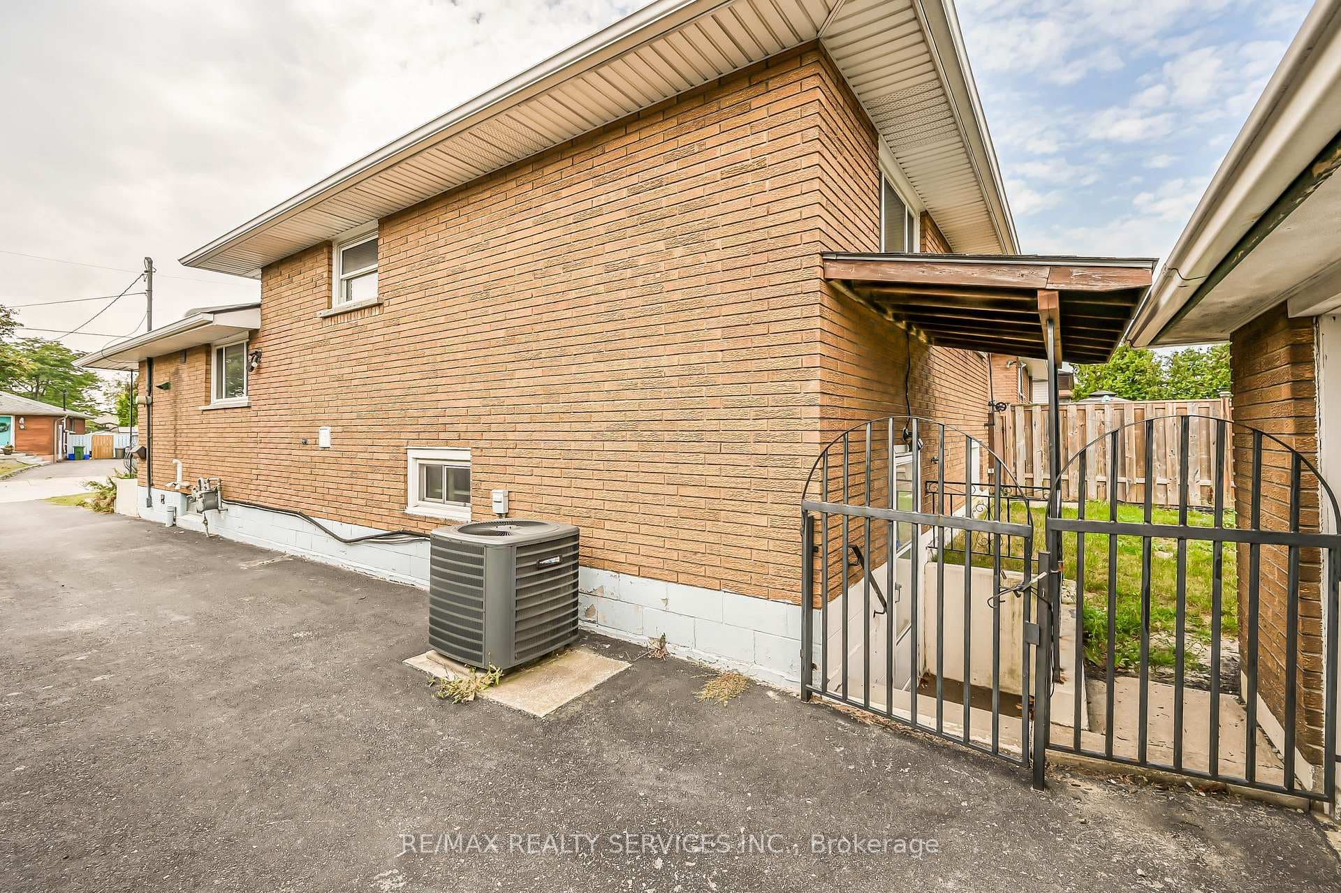 10 Windrush Crescent photo 39