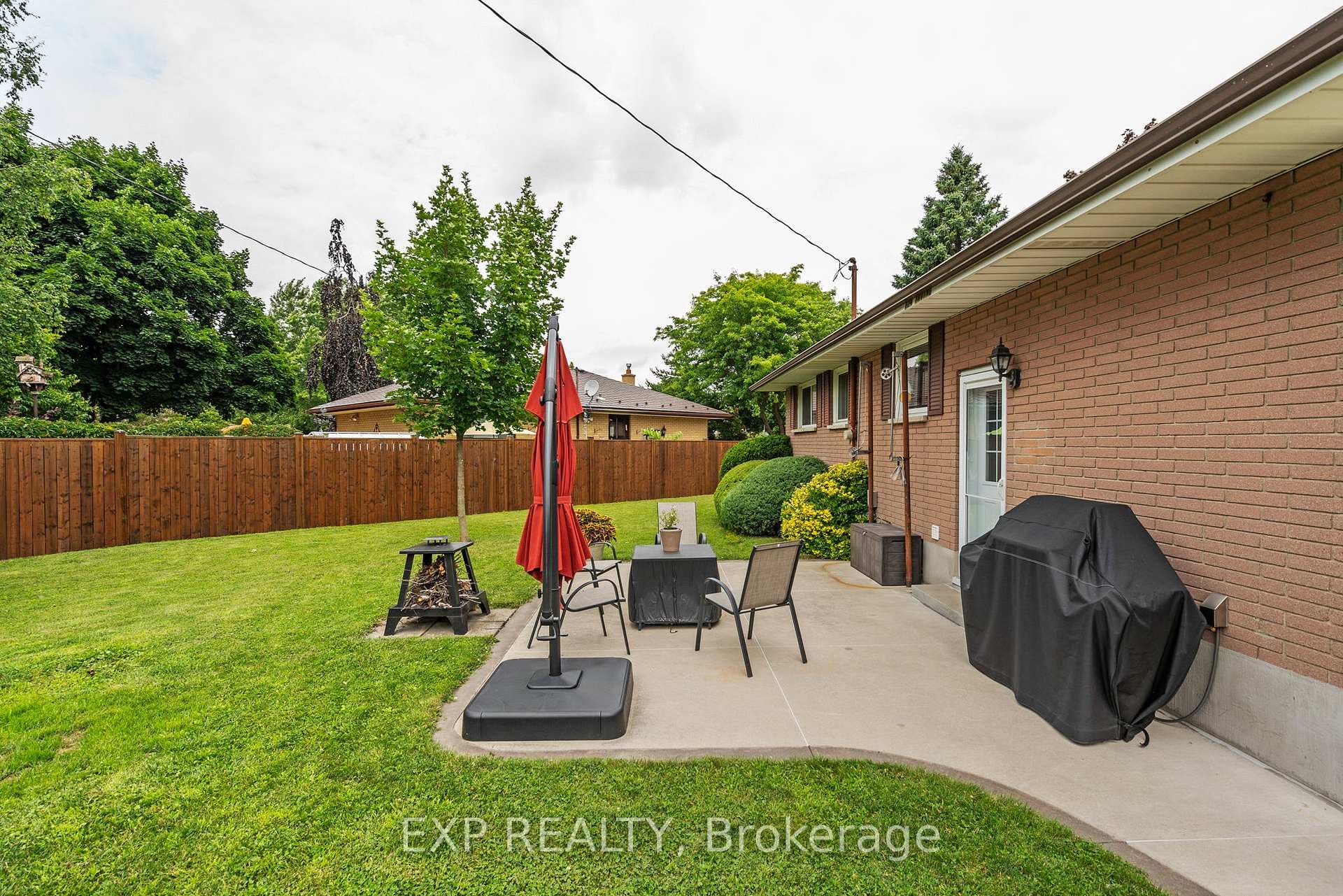 224 Irving Place photo 39