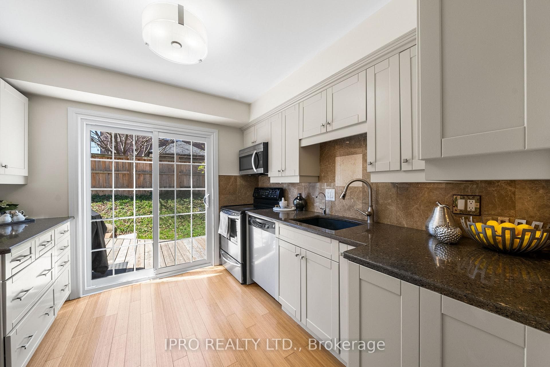 592 Roseheath Drive photo 12
