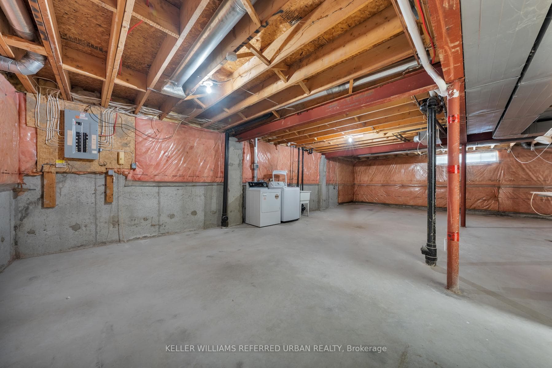 1064 Moorelands Crescent photo 32