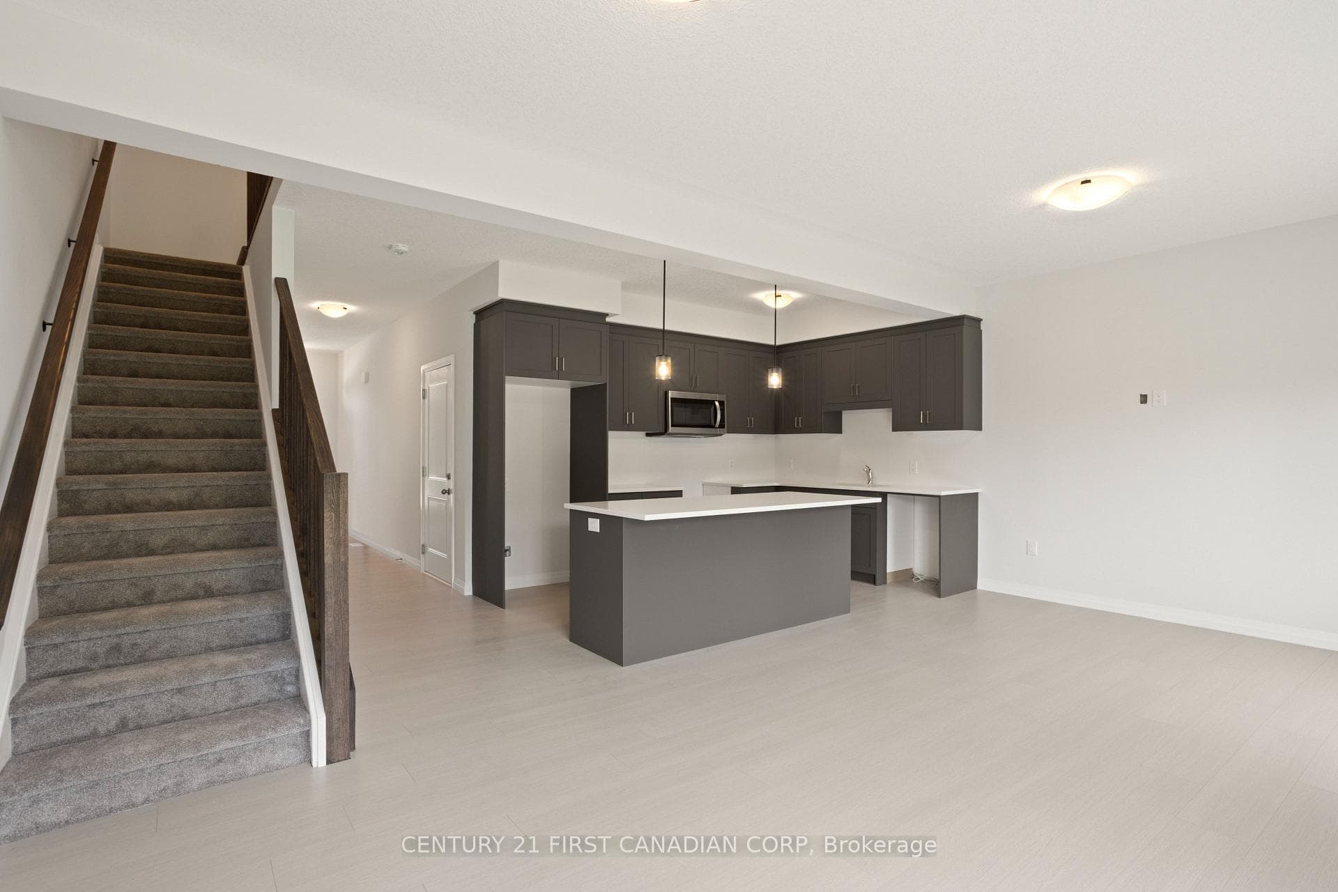 6901 HEATHWOODS Avenue photo 13