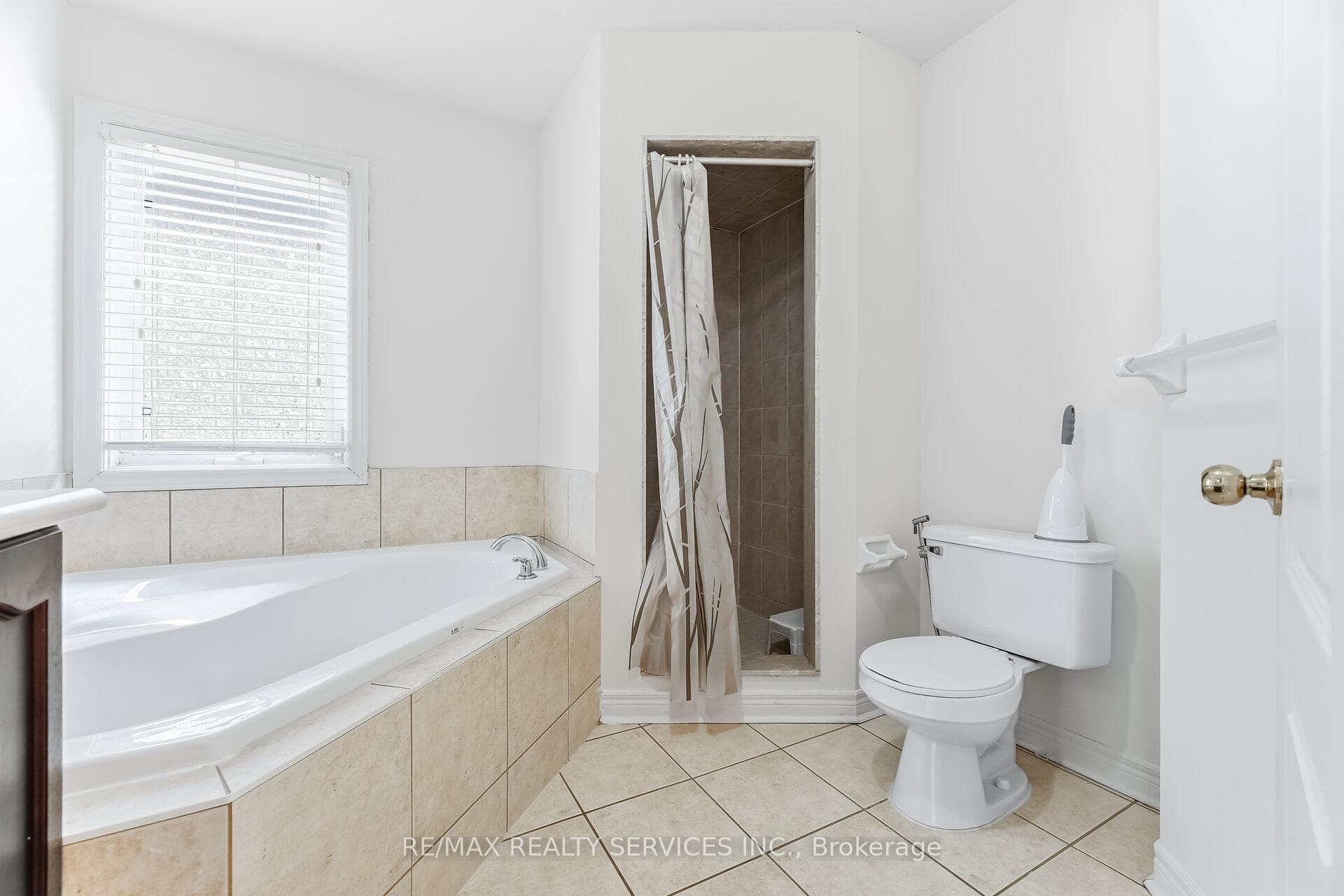 4 Rocky Point Crescent photo 31