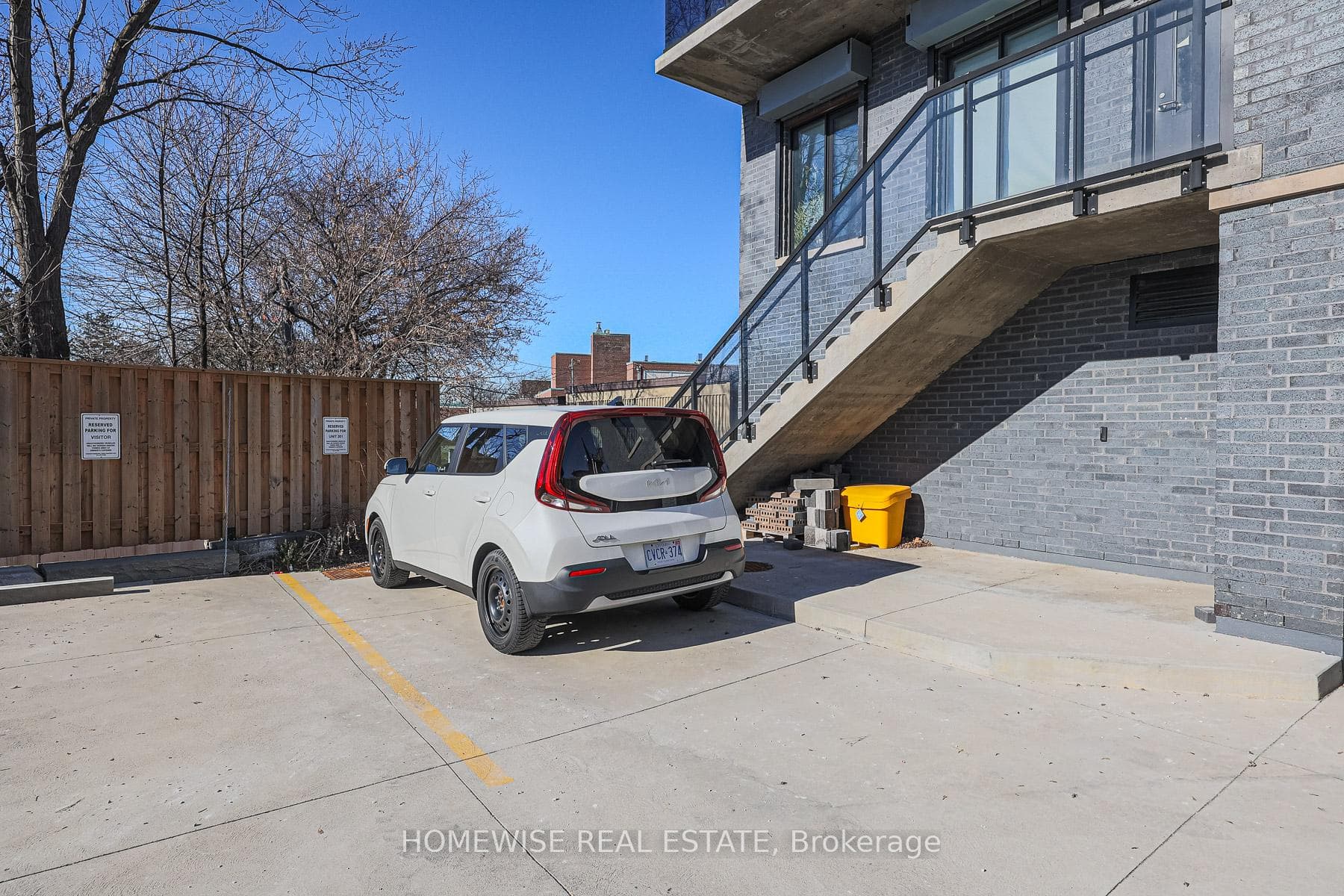 293 Viewmount Avenue Unit 201 photo 36