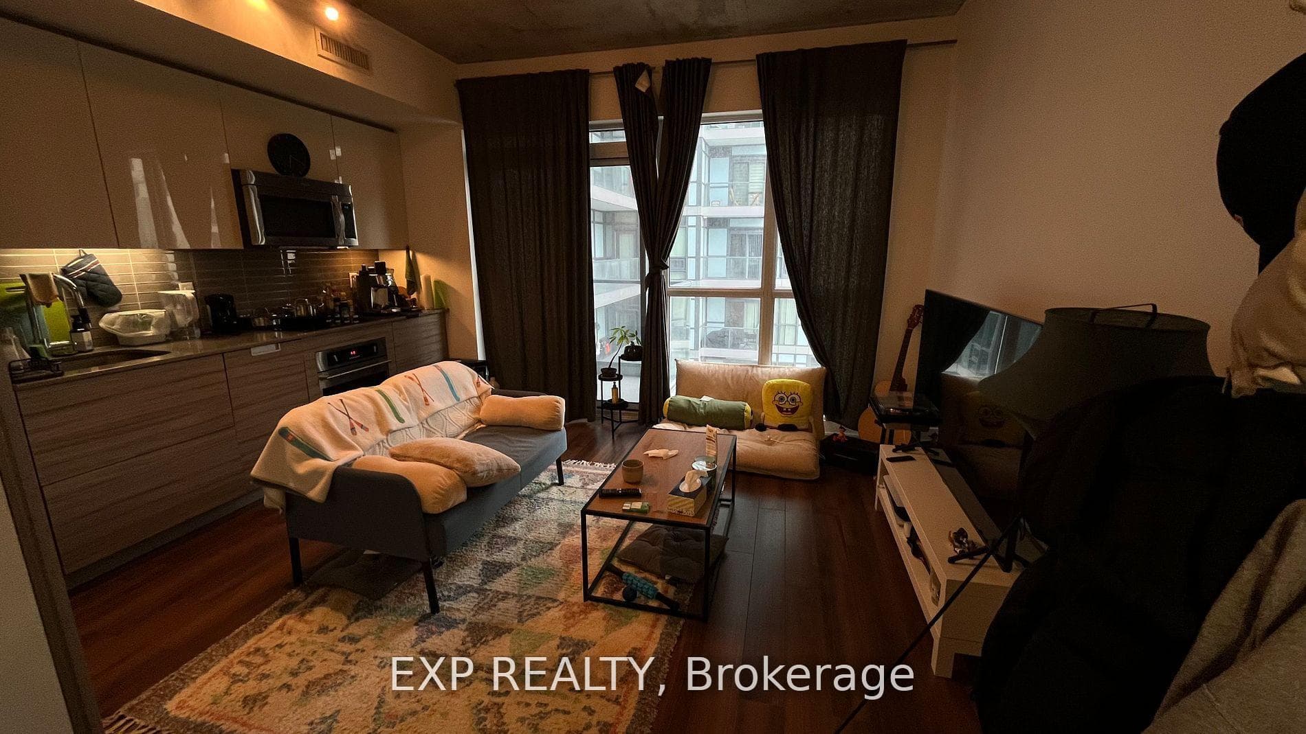 210 Simcoe Street Unit 902 photo 3