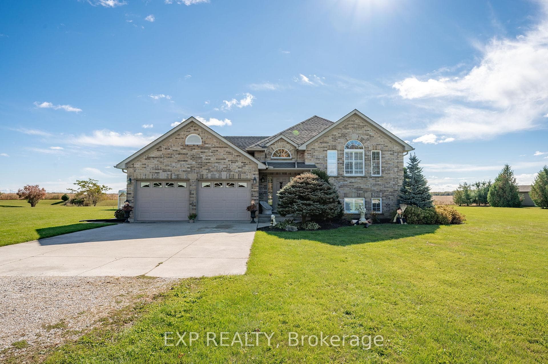 6497 Longwoods Road photo 1