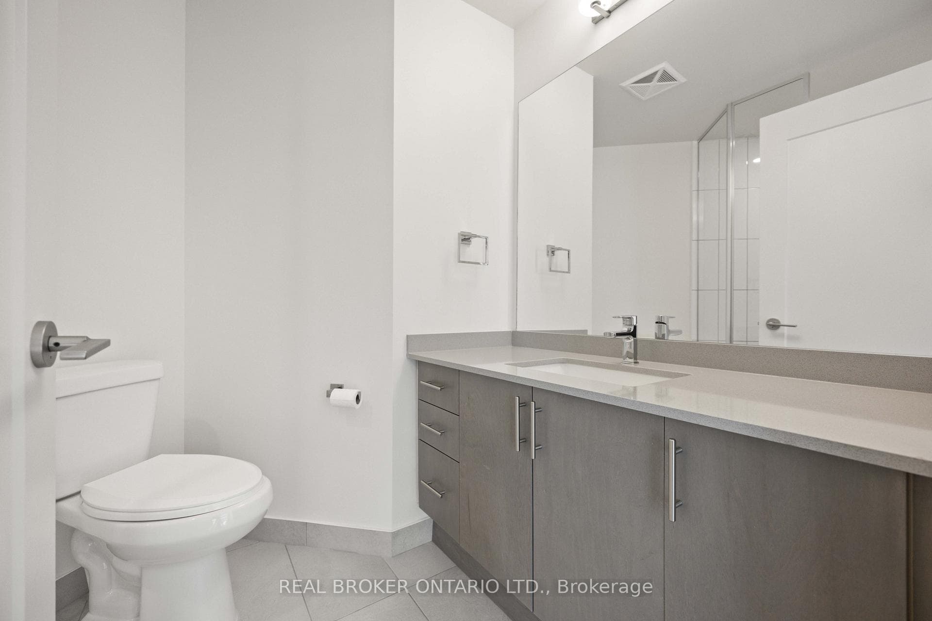 9000 Jane Street Unit 2008 photo 25