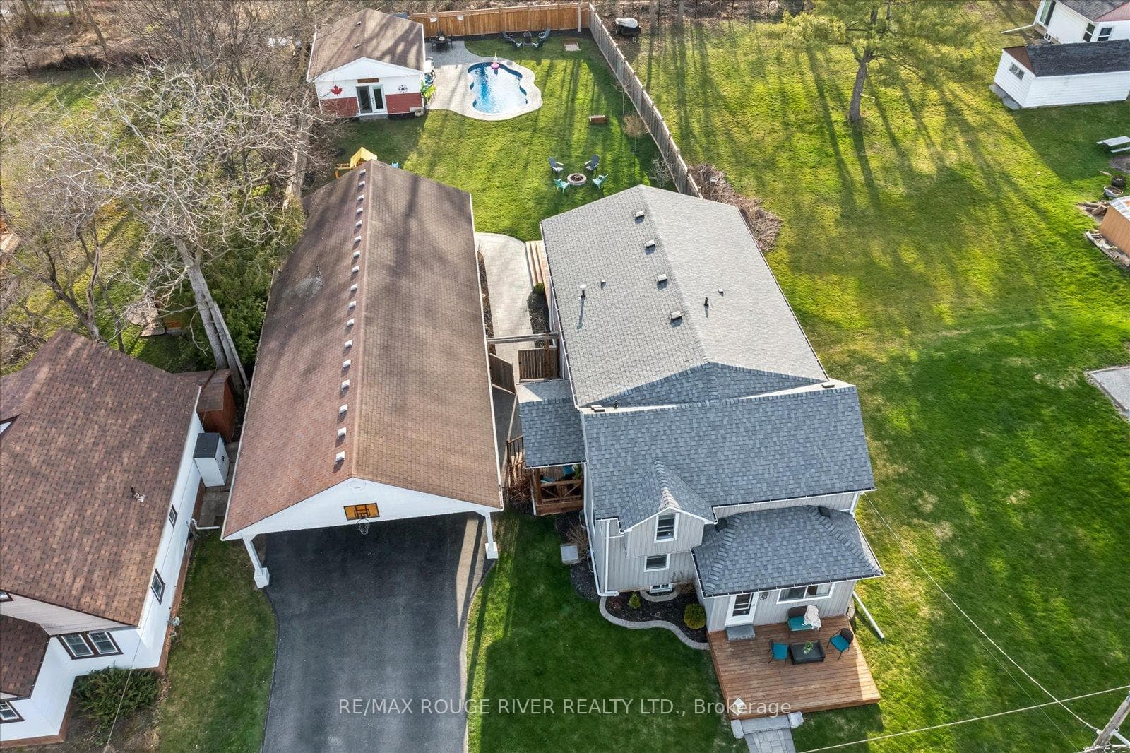 8 Simcoe Street photo 38