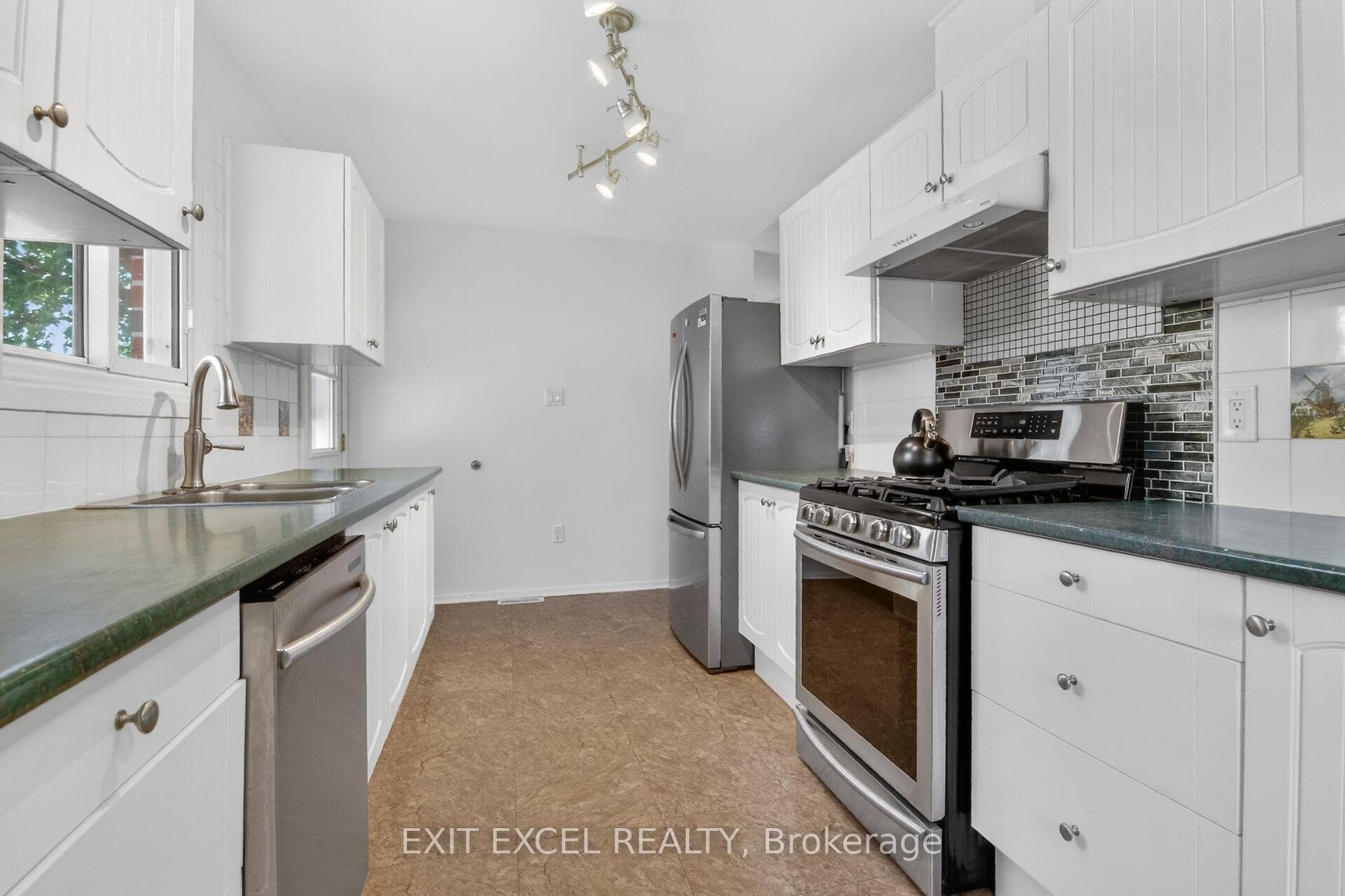 283 McElroy Drive photo 14
