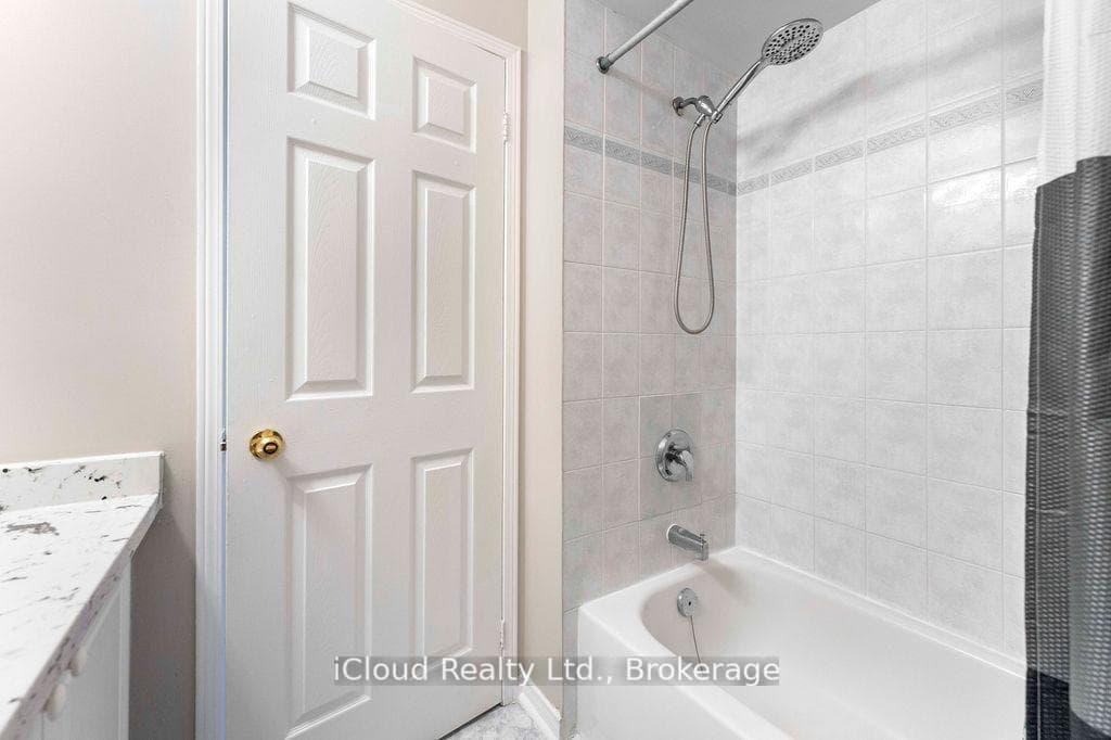 Upgraded bath quartz cntr.