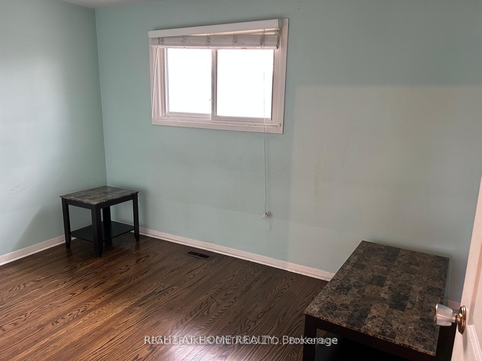5 Caldwell Crescent Unit Room 2 photo 5