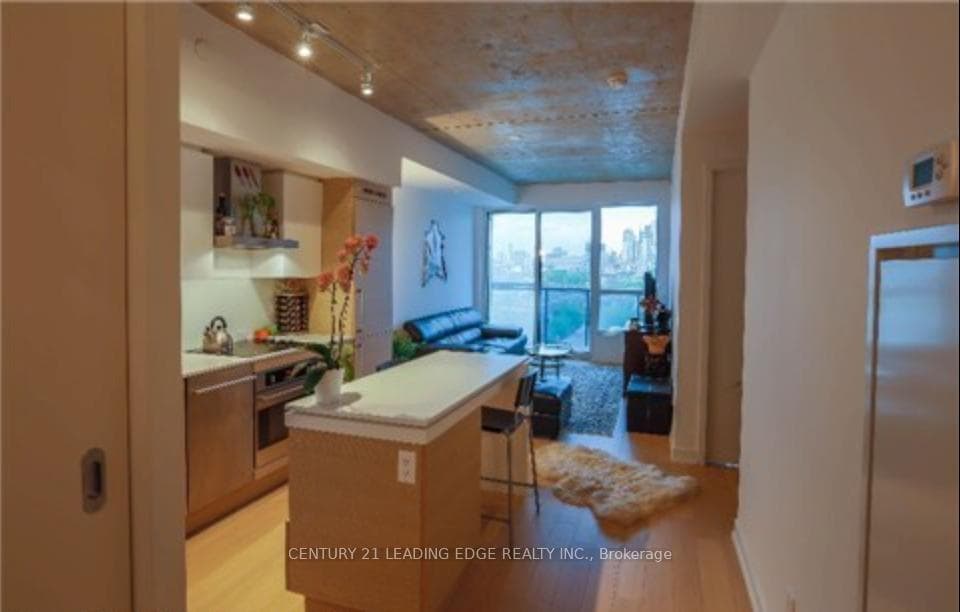 1030 King Street Unit 805 photo 5