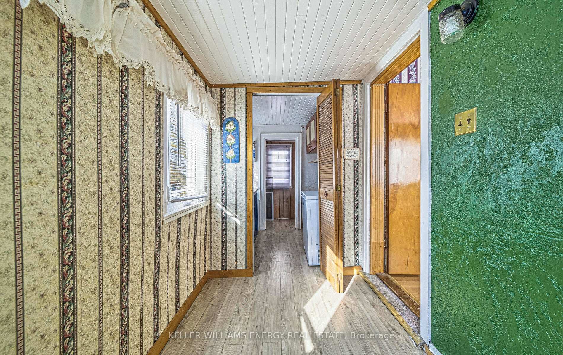 449 Cromwell Avenue photo 11