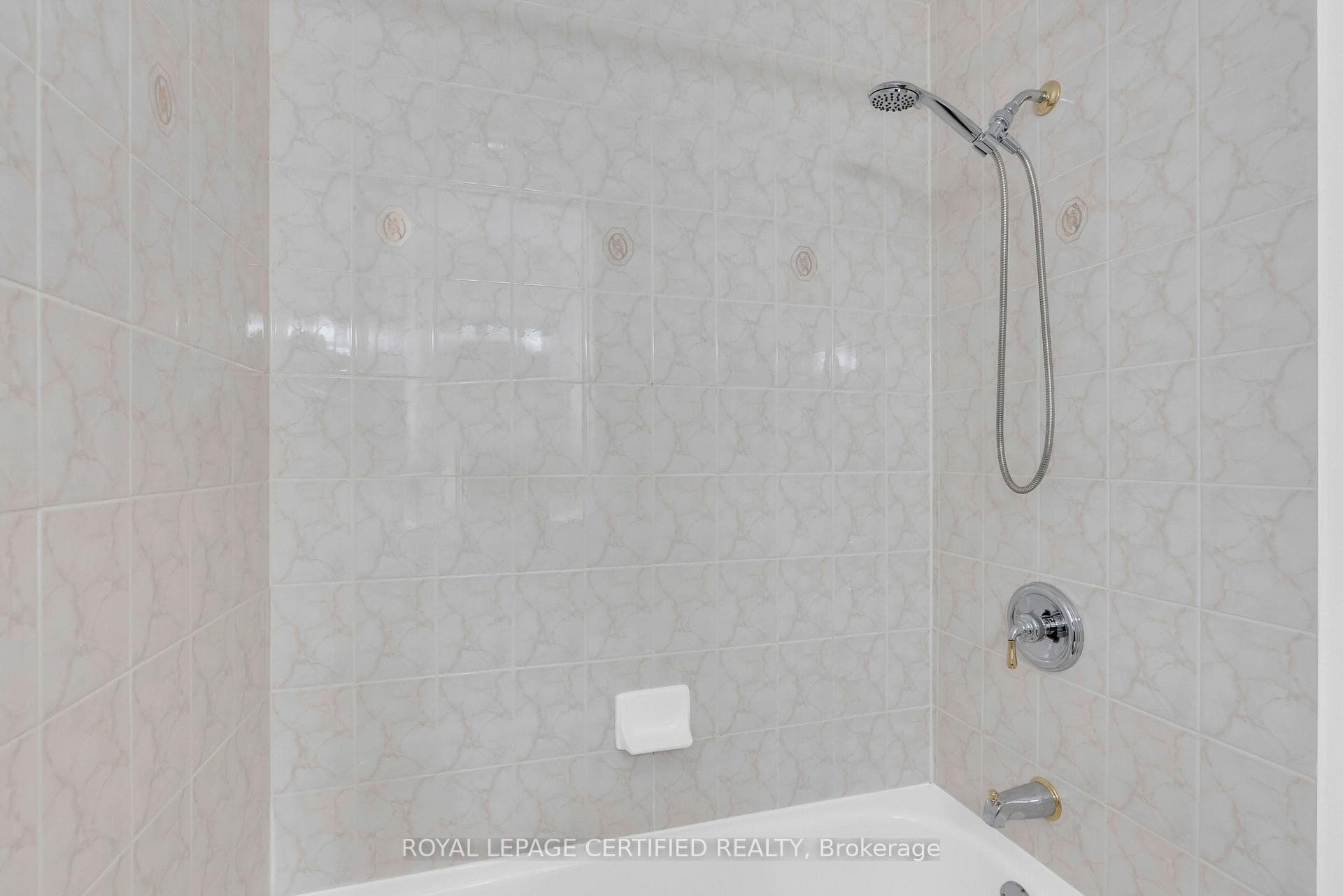 Washroom ( Ensuite 2 nd Bedroom )